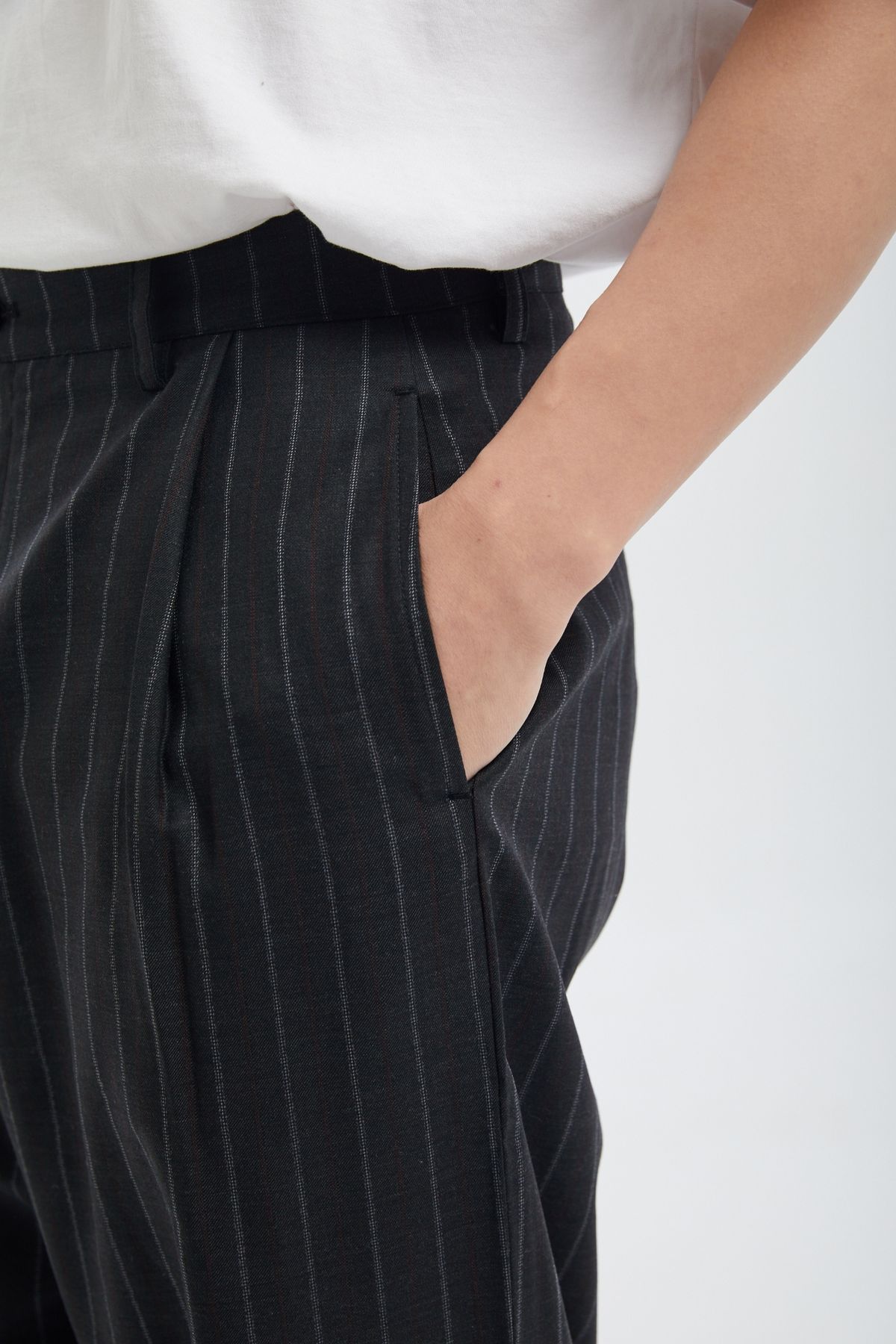 셀피시어펙션(SELFISHAFFECTION) Charcoal Grey Wool Pants