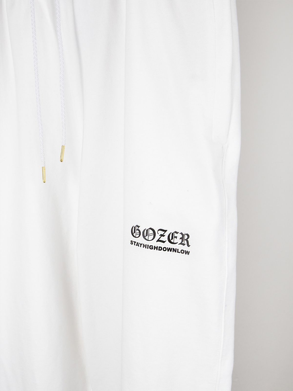 고저(GOZER) 갱 로고 조거 팬츠_화이트