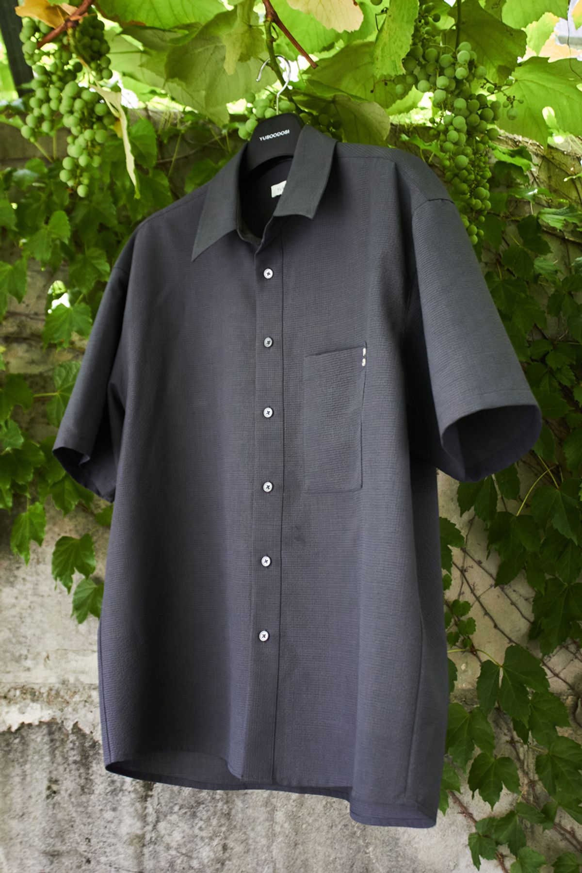 유수도시(YUSOODOSI) 2 flower riveted Half shirts (khaki grey)