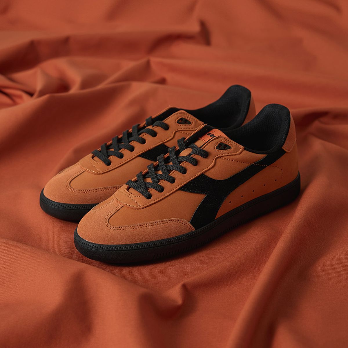 디아도라(diadora) 살토 ORANGE