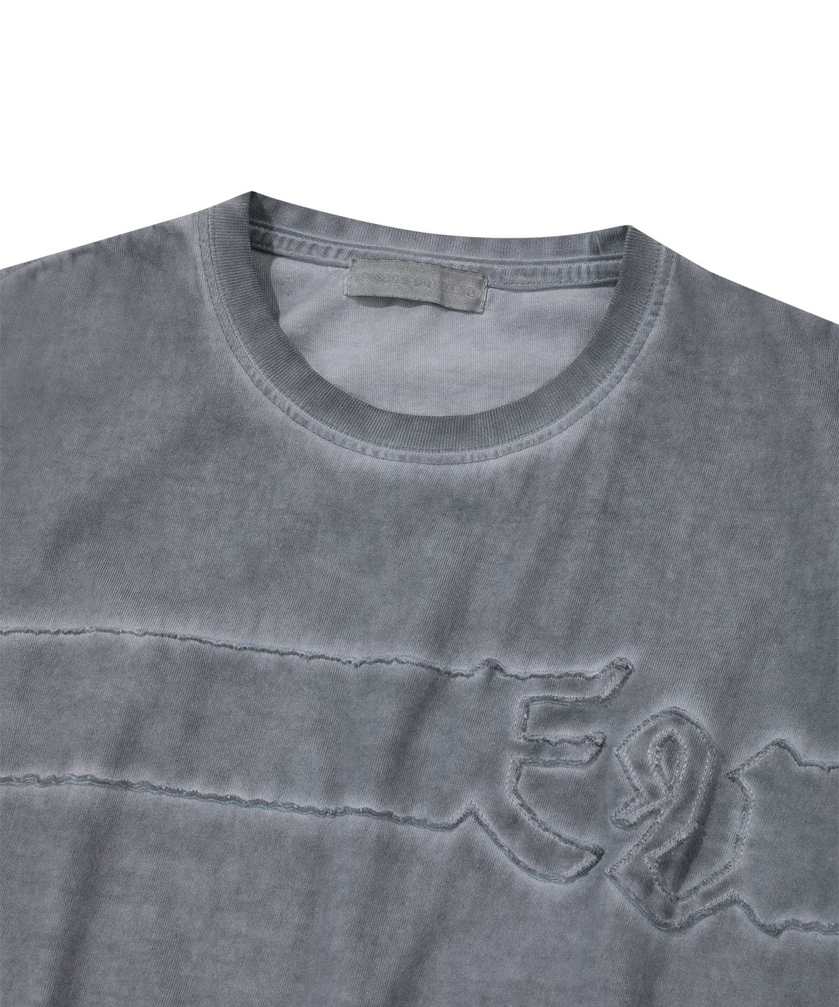 에피소드 언타이틀(EPISODE UNTITLED) LUNA WASHED SIGNATURE APPLIQUE T-SHIRT_BLUE GREY