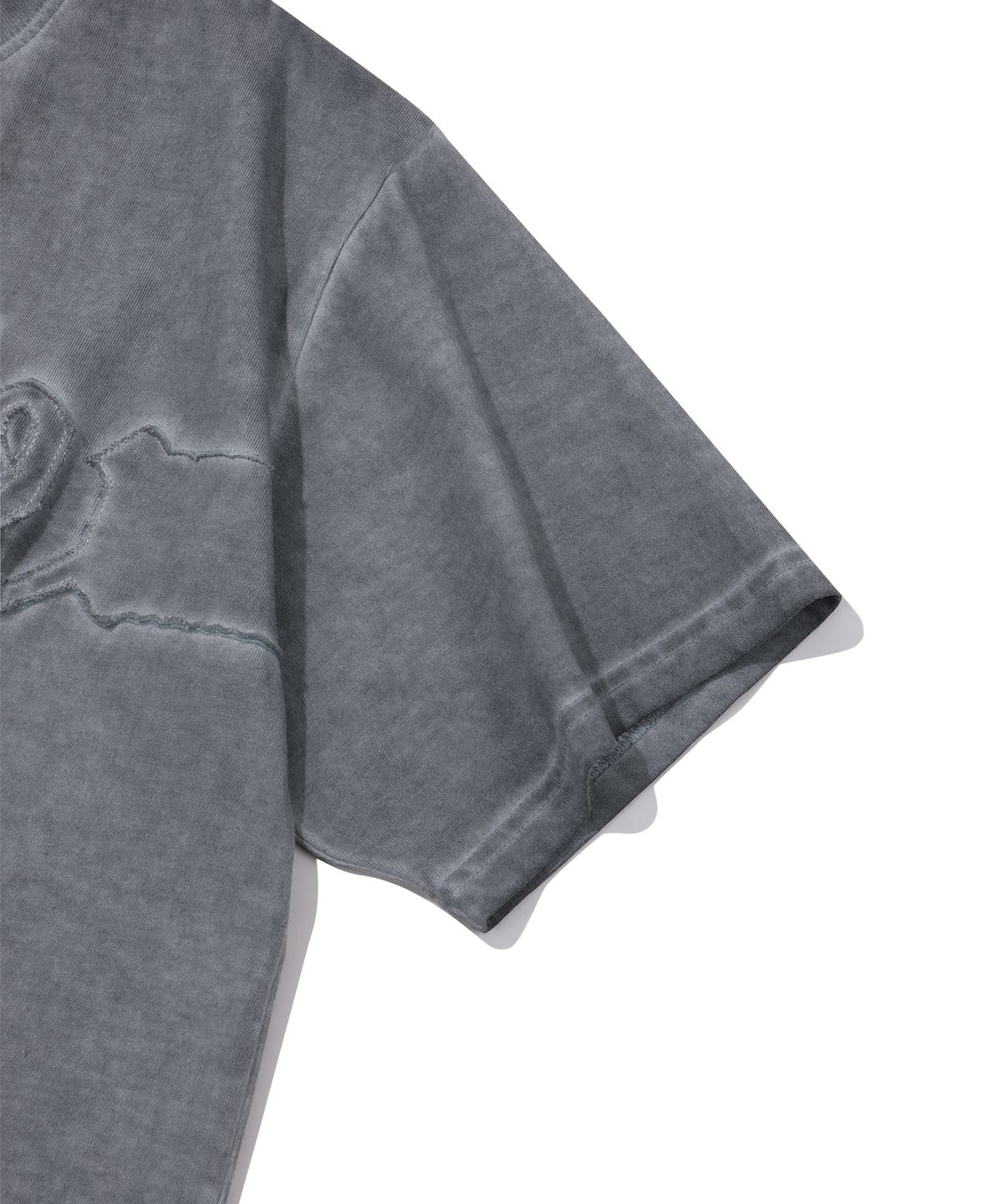 에피소드 언타이틀(EPISODE UNTITLED) LUNA WASHED SIGNATURE APPLIQUE T-SHIRT_BLUE GREY