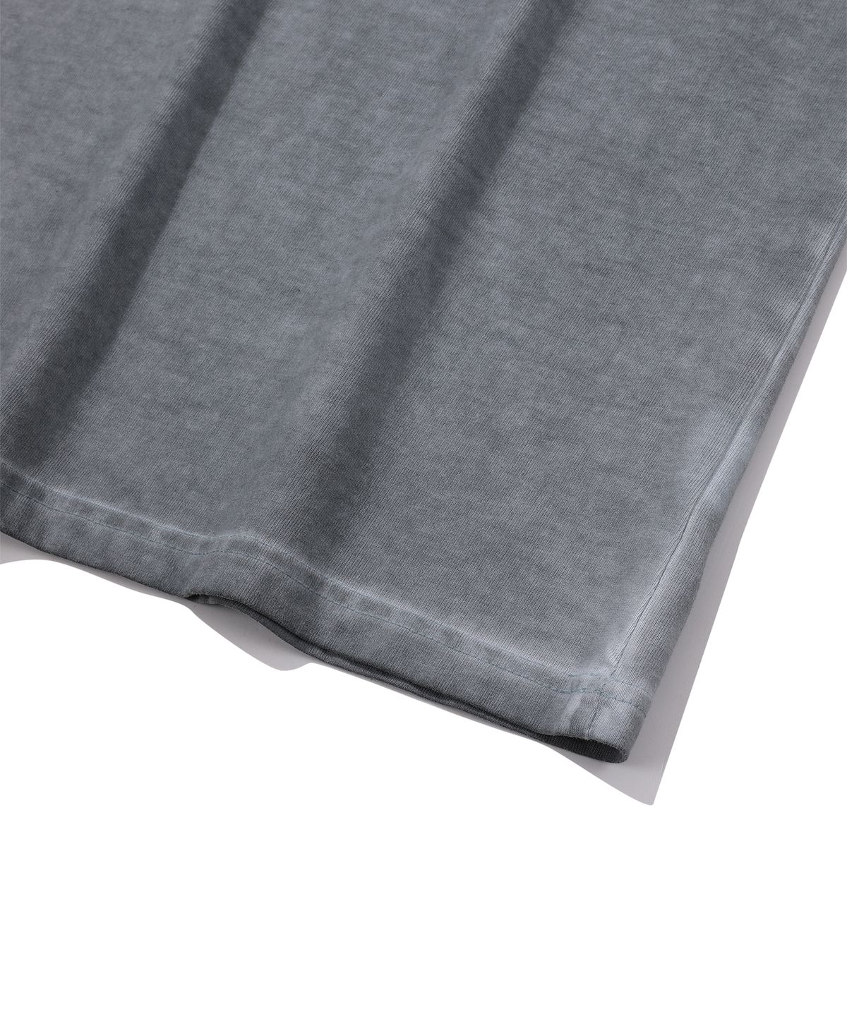 에피소드 언타이틀(EPISODE UNTITLED) LUNA WASHED SIGNATURE APPLIQUE T-SHIRT_BLUE GREY