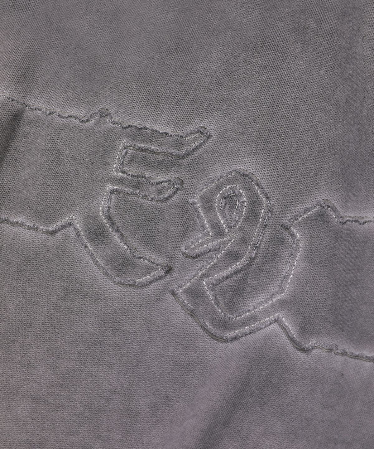 에피소드 언타이틀(EPISODE UNTITLED) LUNA WASHED SIGNATURE APPLIQUE T-SHIRT_COCOA GREY