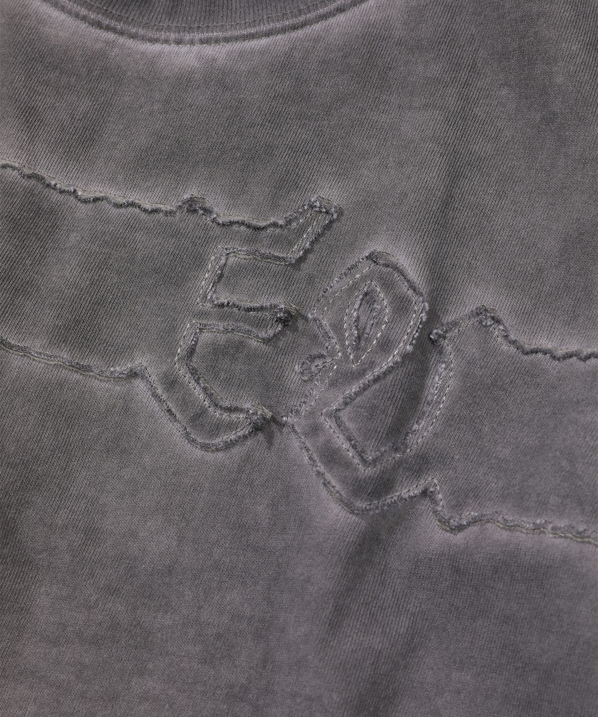 에피소드 언타이틀(EPISODE UNTITLED) CROP LUNA WASHED SIGNATURE APPLIQUE T-SHIRT_COCOA GREY