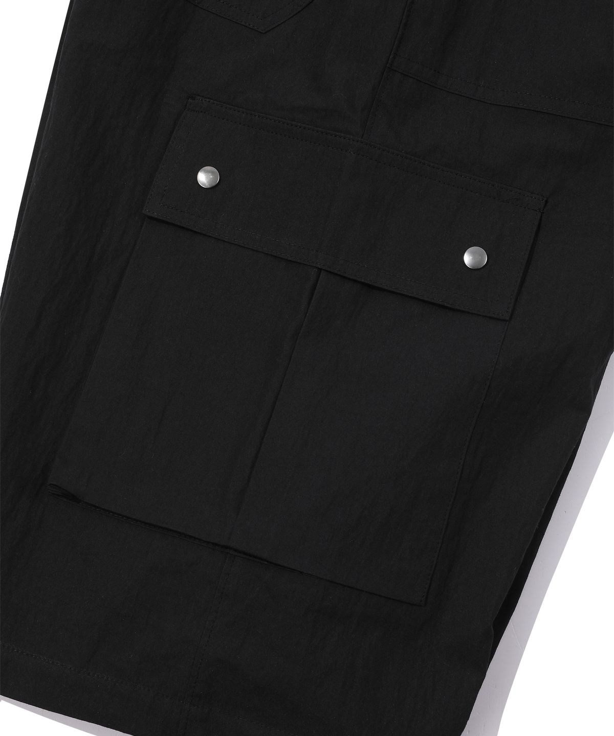 에피소드 언타이틀(EPISODE UNTITLED) STRING LOGO PRINT BERMUDA CARGO PANTS_BLACK