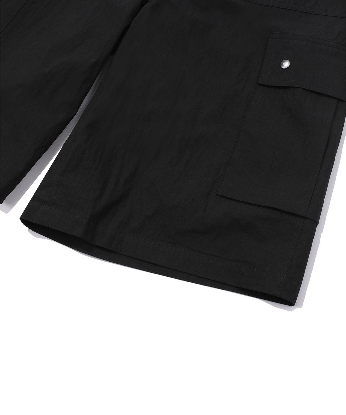 에피소드 언타이틀(EPISODE UNTITLED) STRING LOGO PRINT BERMUDA CARGO PANTS_BLACK