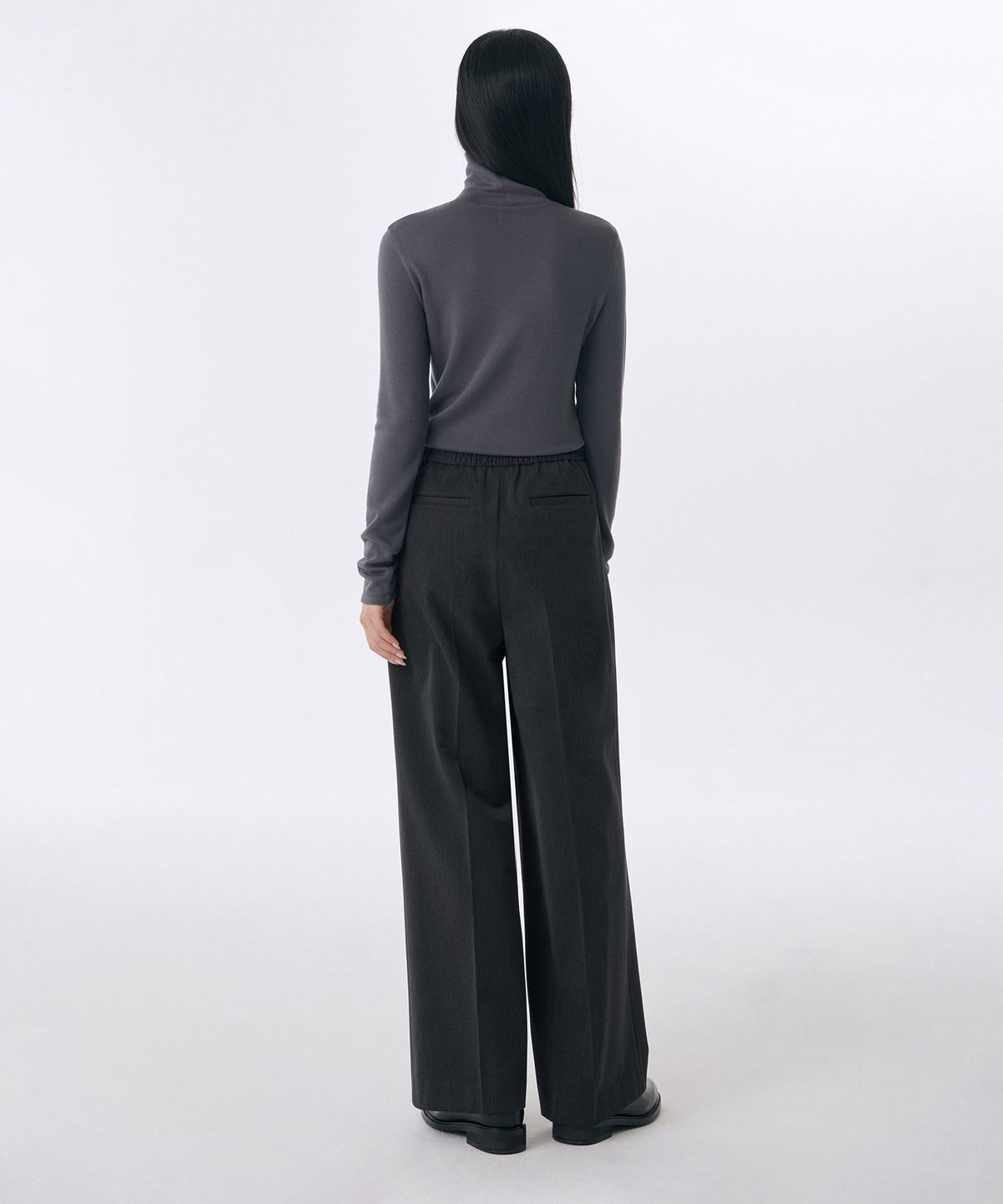 무신사 스탠다드 우먼(MUSINSA STANDARD WOMAN) 우먼즈 헤비웨이트 속기모 투 턱 와이드 밴딩 슬랙스 [차콜 그레이]