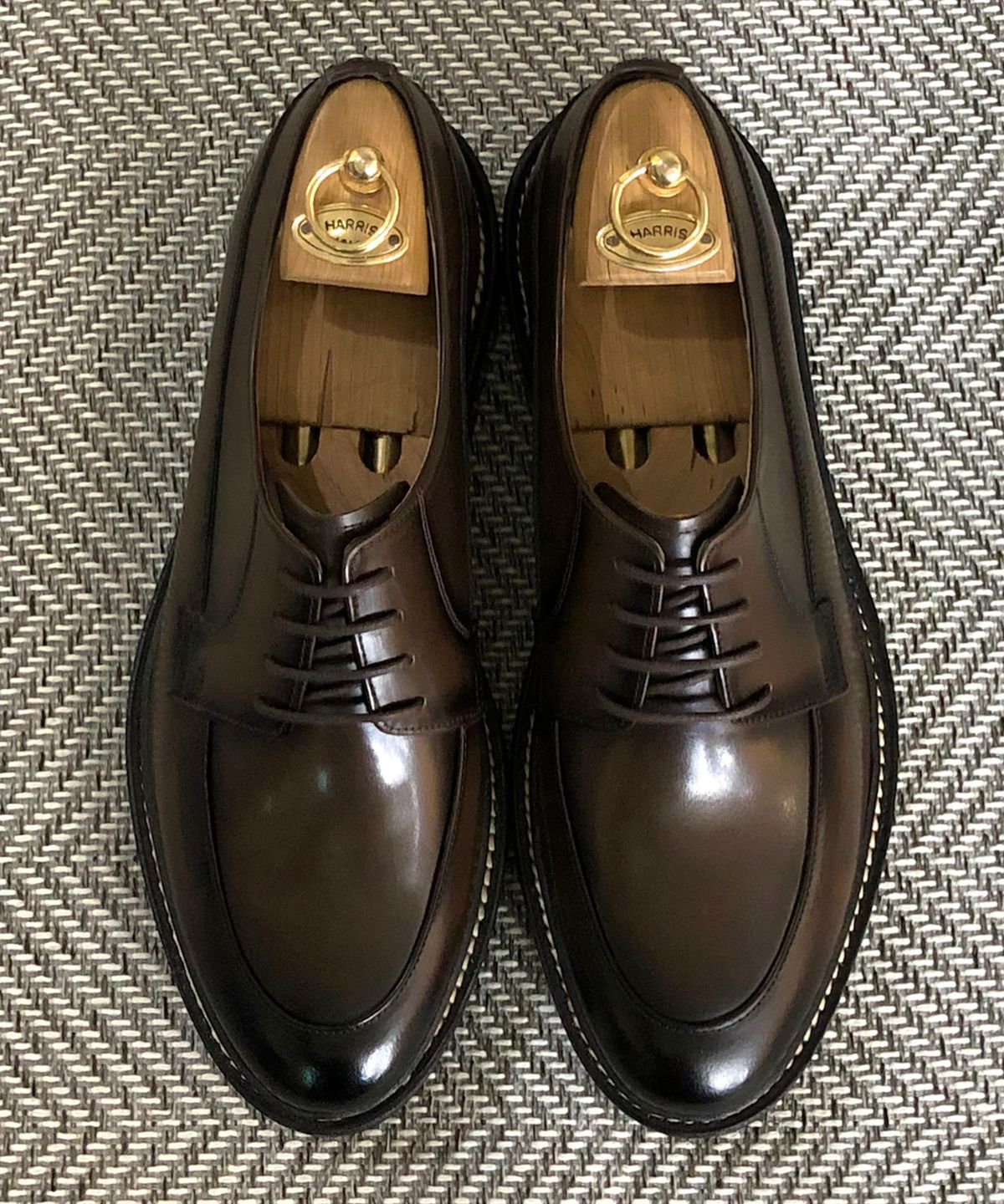 조앤슈(JOENSHOE) 휴만 스티치 유팁 워커 옥스퍼드 미들브라운