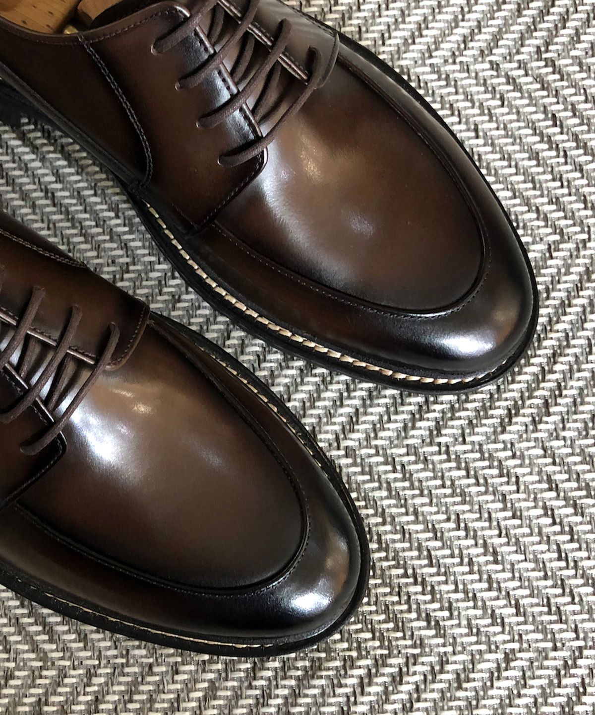 조앤슈(JOENSHOE) 휴만 스티치 유팁 워커 옥스퍼드 미들브라운