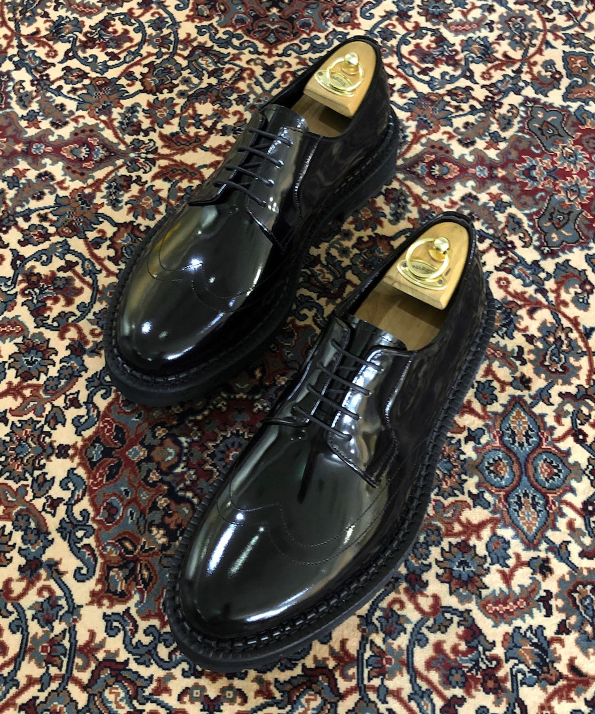 조앤슈(JOENSHOE) 디그니티 윙팁 워커 블랙