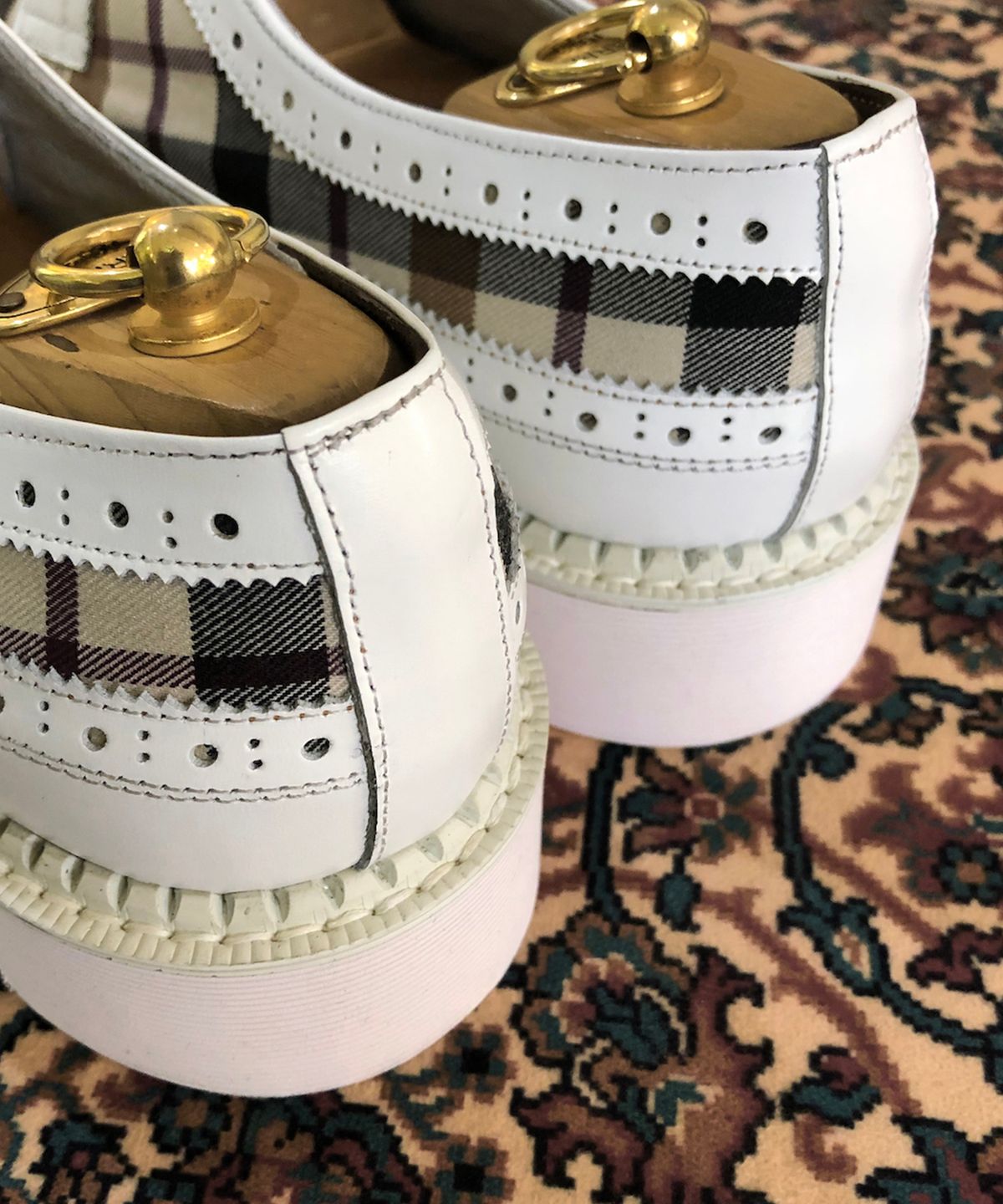 조앤슈(JOENSHOE) 헤이마켄 클래식체크 윙팁 워커 화이트