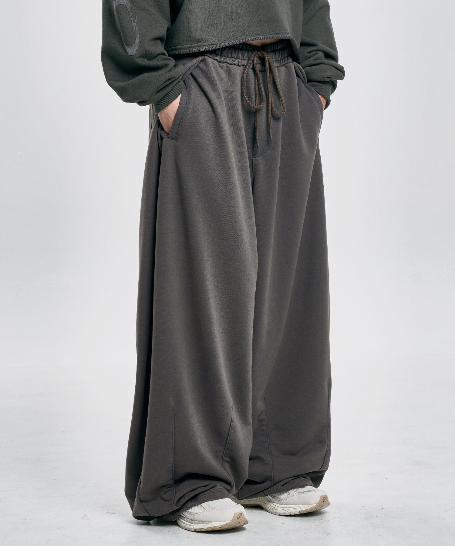 MUSINSA | AJOBYAJO One Tuck Washed Sweat Pants [CHARCOAL]