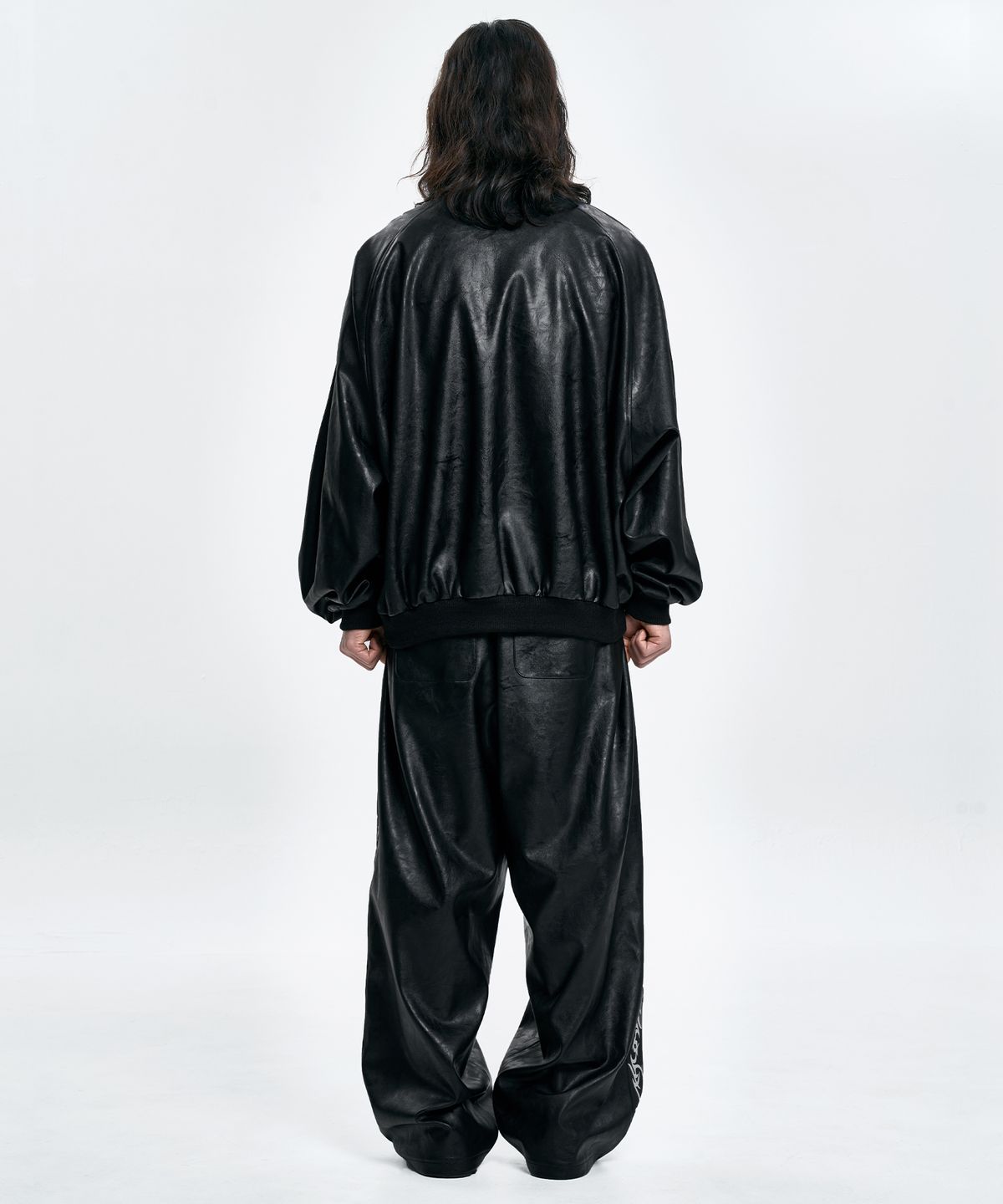 아조바이아조(AJOBYAJO) Vegan Leather One Tuck Track Pants [BLACK]