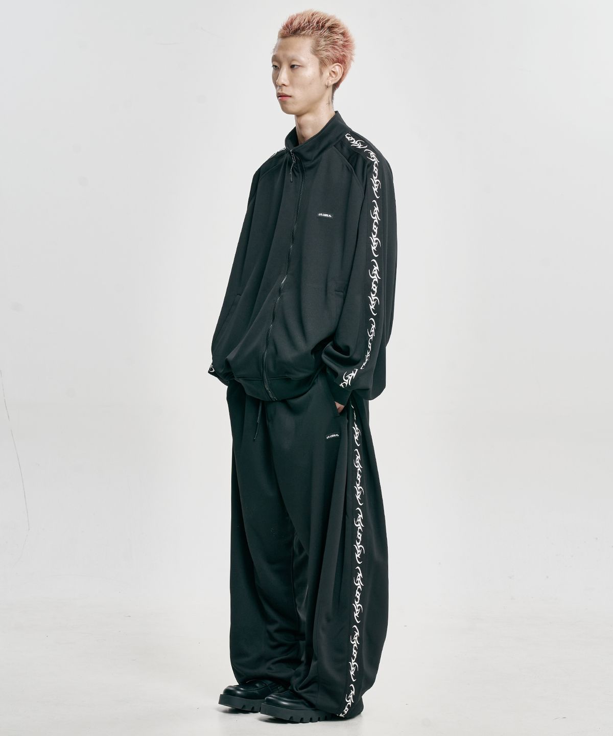 아조바이아조(AJOBYAJO) One Tuck Track Pants [BLACK]