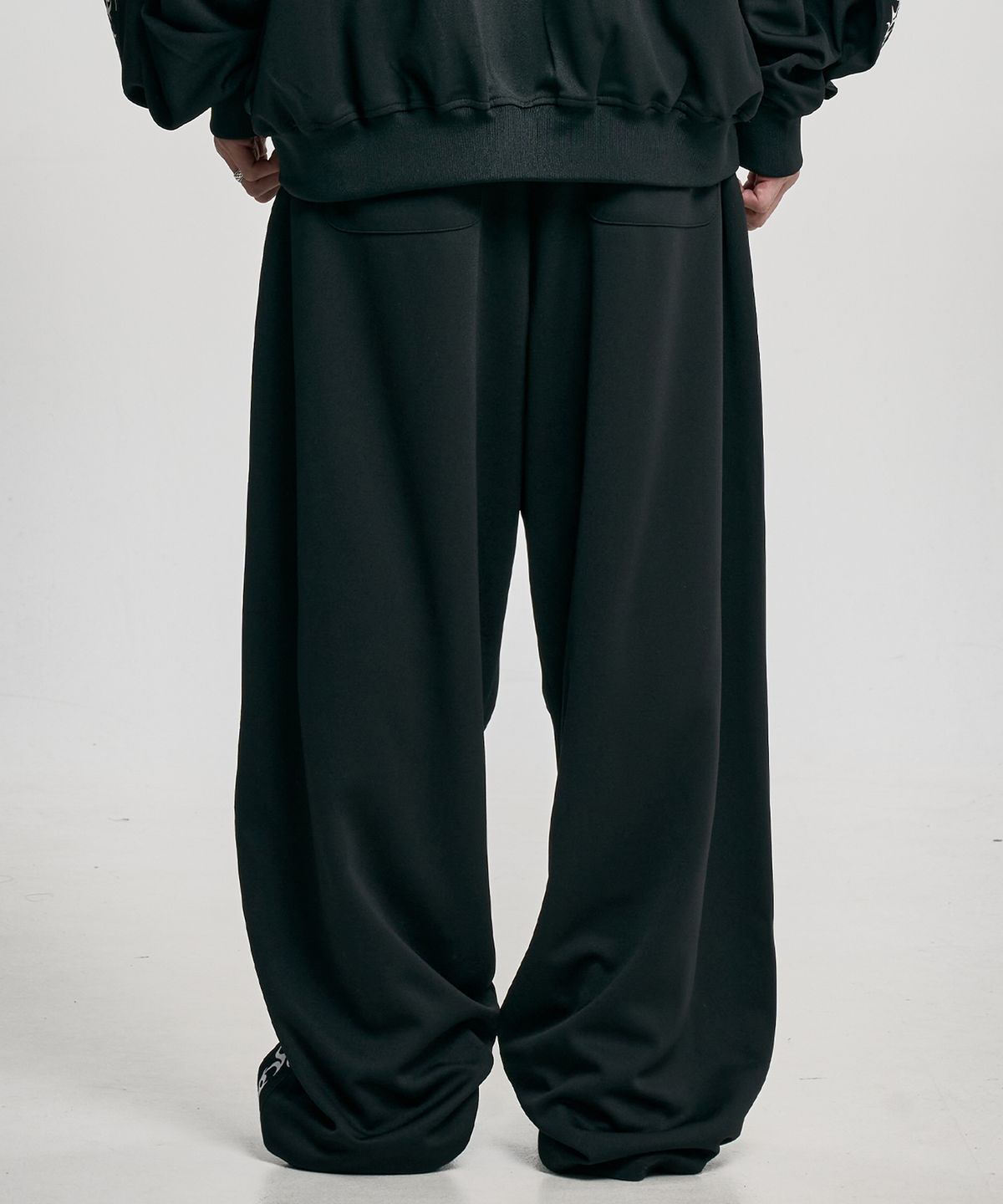 아조바이아조(AJOBYAJO) One Tuck Track Pants [BLACK]