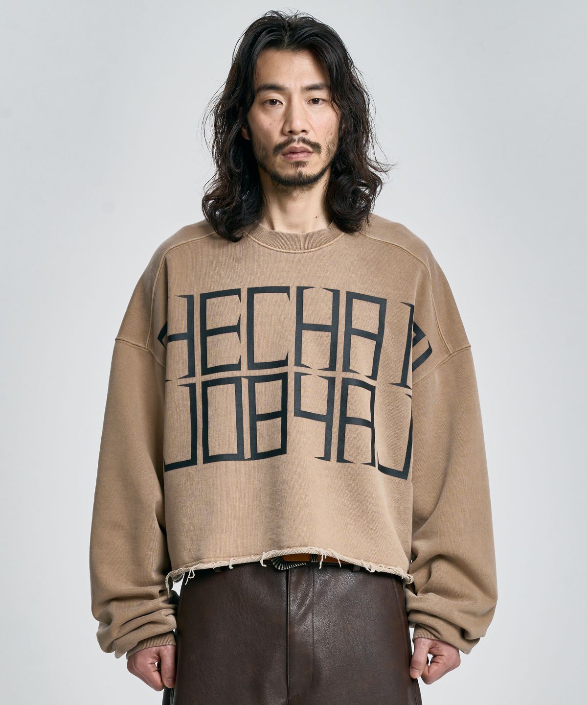 아조바이아조(AJOBYAJO) THE CHAIN Washed Cropped Sweatshirt [MOCHA]