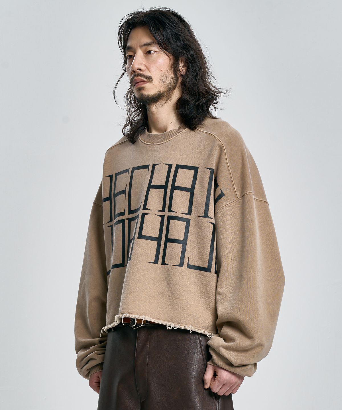 아조바이아조(AJOBYAJO) THE CHAIN Washed Cropped Sweatshirt [MOCHA]