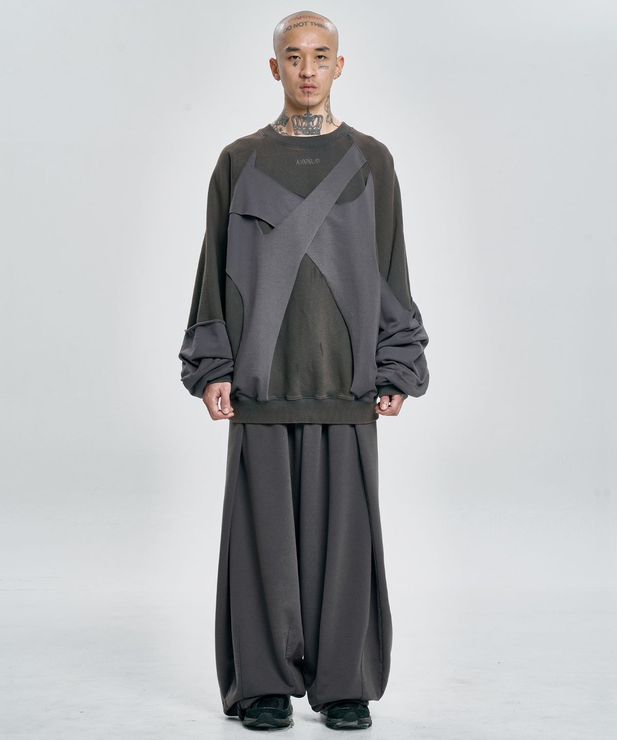 아조바이아조(AJOBYAJO) Paneled Washed Sweatshirt [CHARCOAL]