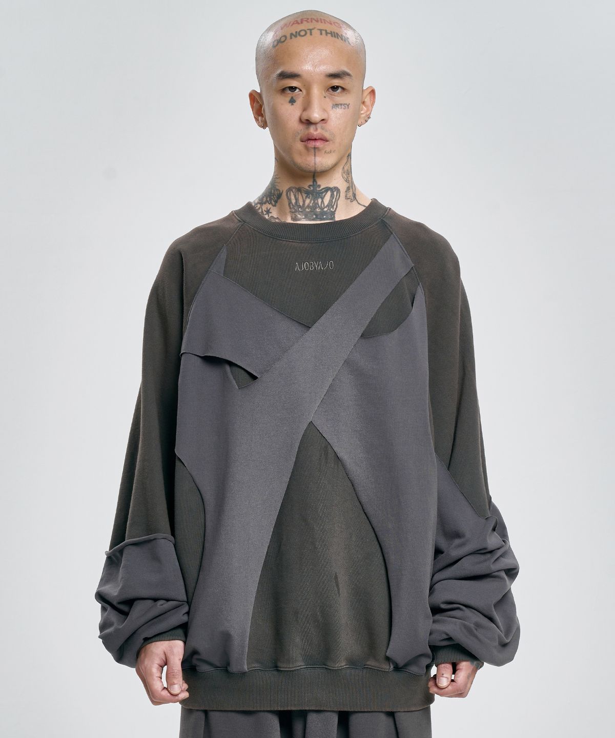 아조바이아조(AJOBYAJO) Paneled Washed Sweatshirt [CHARCOAL]