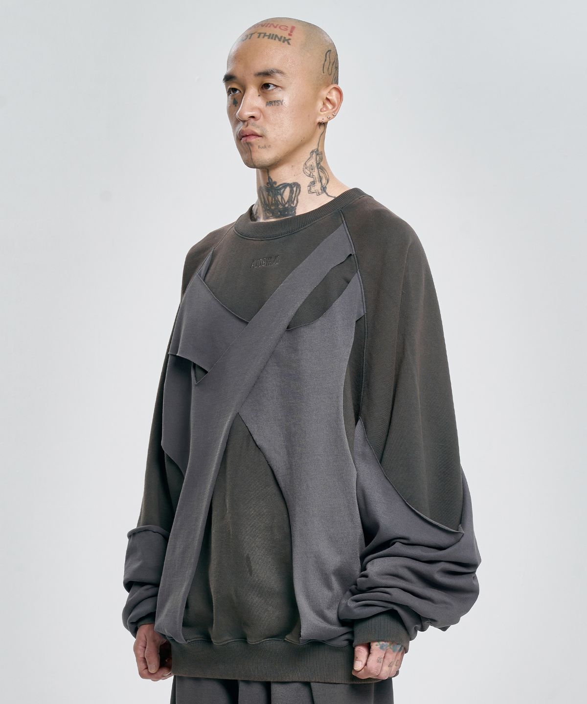 아조바이아조(AJOBYAJO) Paneled Washed Sweatshirt [CHARCOAL]