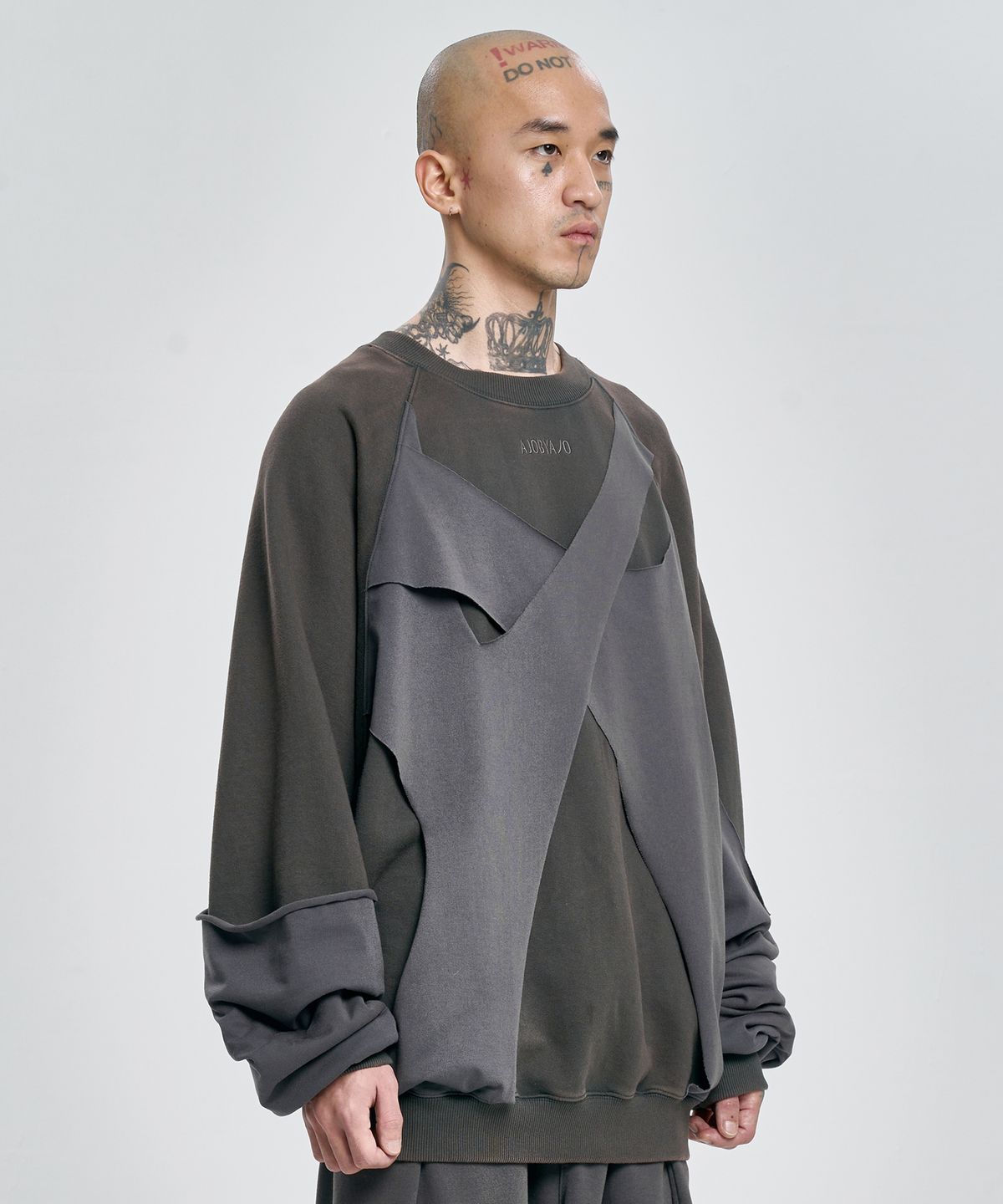 아조바이아조(AJOBYAJO) Paneled Washed Sweatshirt [CHARCOAL]