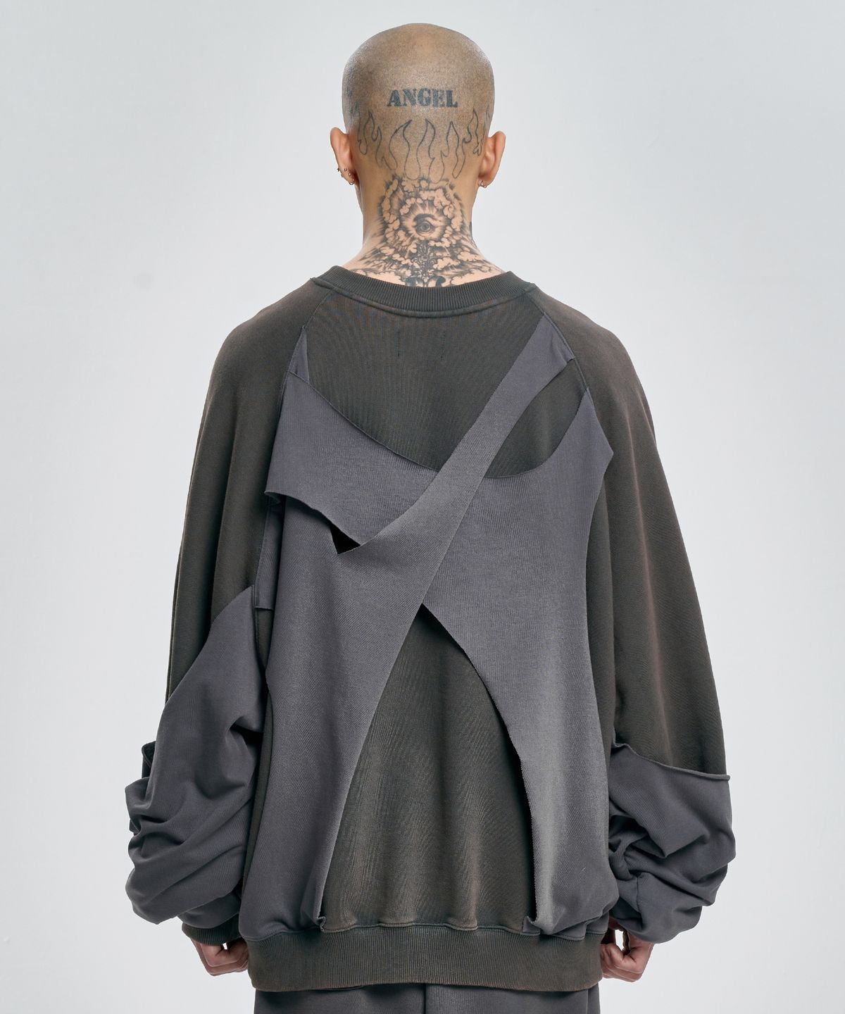아조바이아조(AJOBYAJO) Paneled Washed Sweatshirt [CHARCOAL]