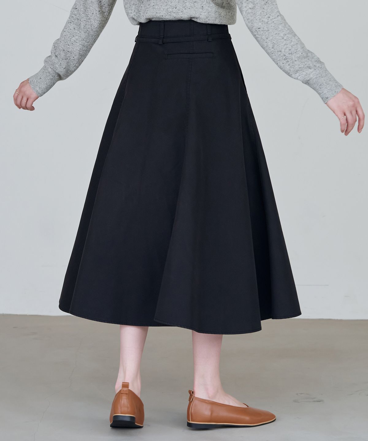 드로우핏 우먼(DRAWFIT WOMEN) 원 턱 코튼 플레어 스커트 [WHITE]