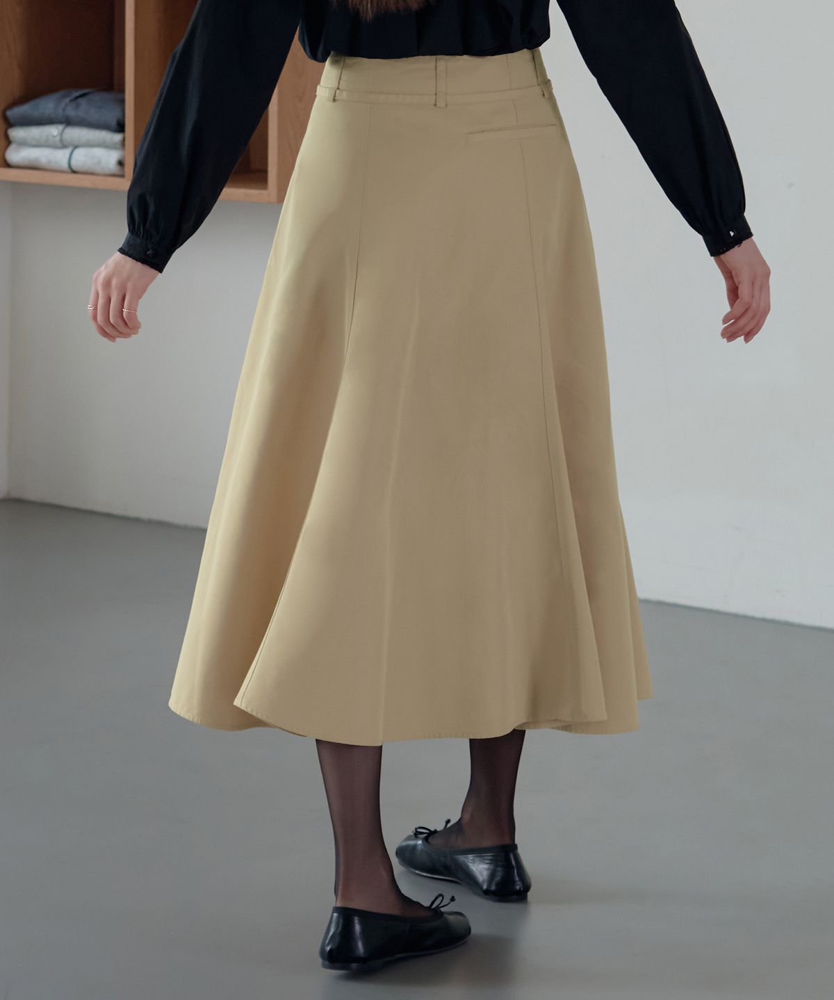 드로우핏 우먼(DRAWFIT WOMEN) 원 턱 코튼 플레어 스커트 [WHITE]