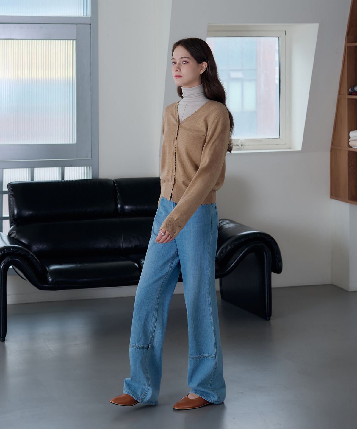 드로우핏 우먼(DRAWFIT WOMEN) 라운드 엣지 울 브이넥 가디건 [CAMEL]