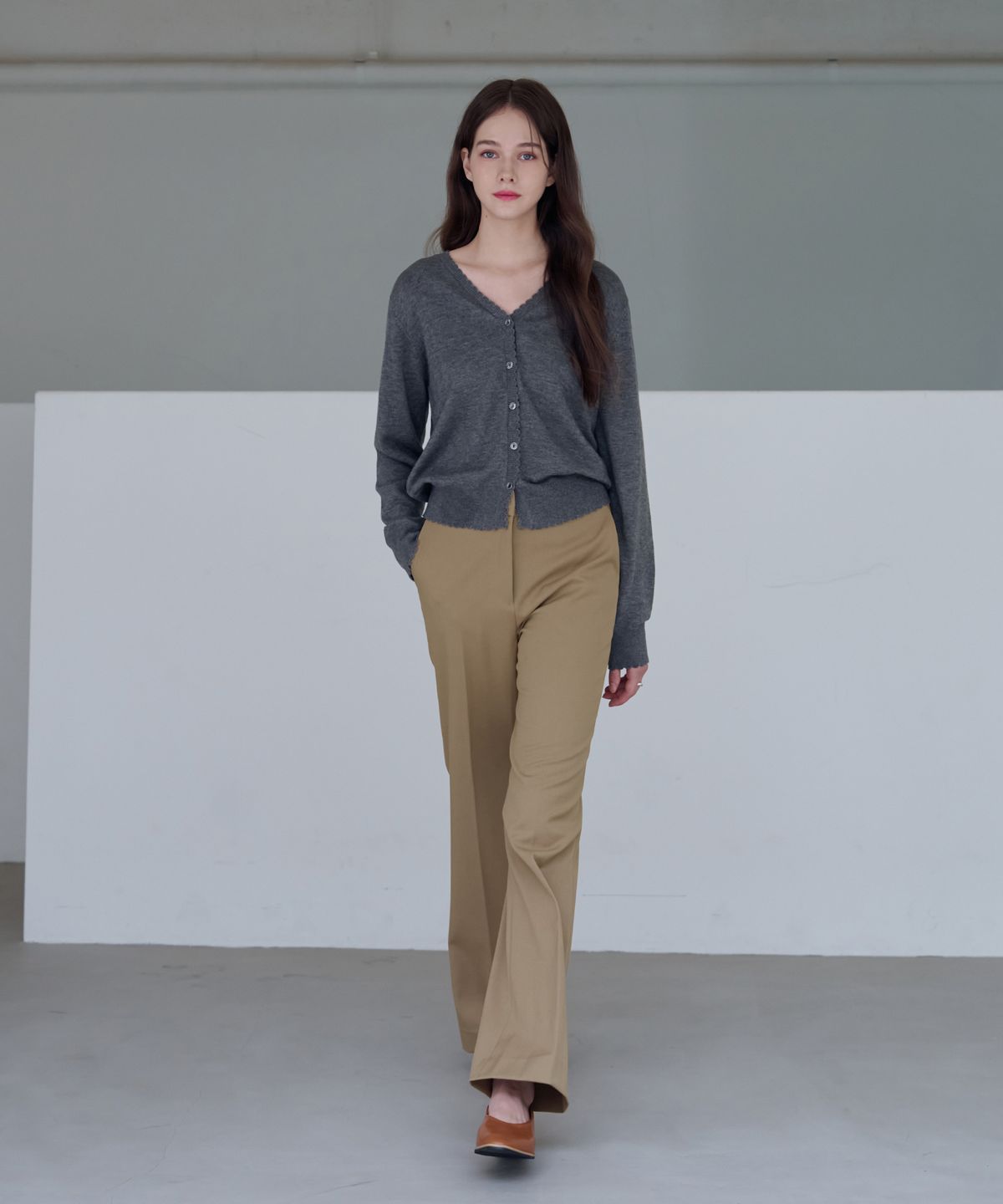 드로우핏 우먼(DRAWFIT WOMEN) 라운드 엣지 울 브이넥 가디건 [CAMEL]