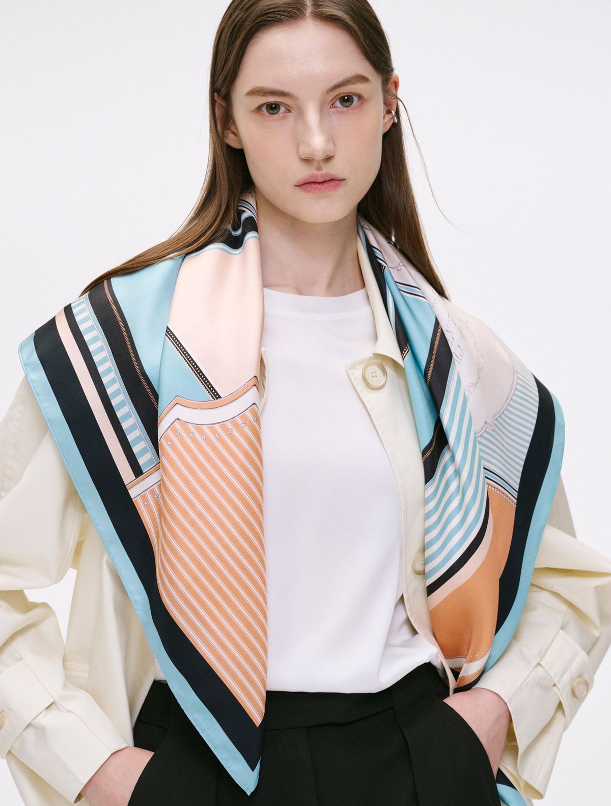 생럭슈(SAINTLUXURE) 레터 스카이블루