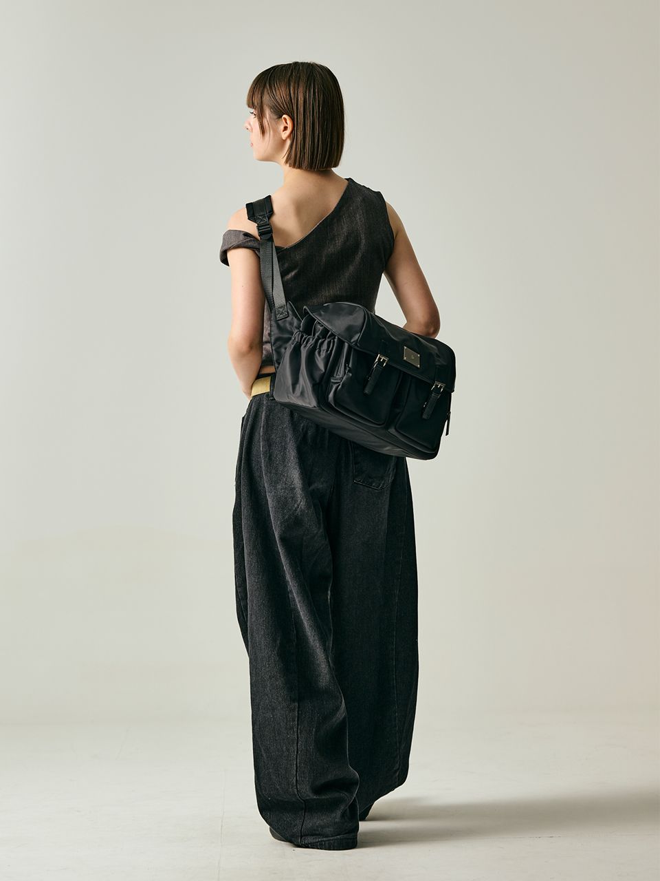 MUSINSA公式 | SALAD BOWLS SYMBOL NYLON 2-POCKET CROSS BAG[BLACK]