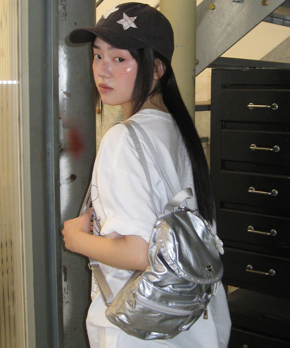 론론(RONRON) RUFFLE POINTED MINI BACKPACK SILVER