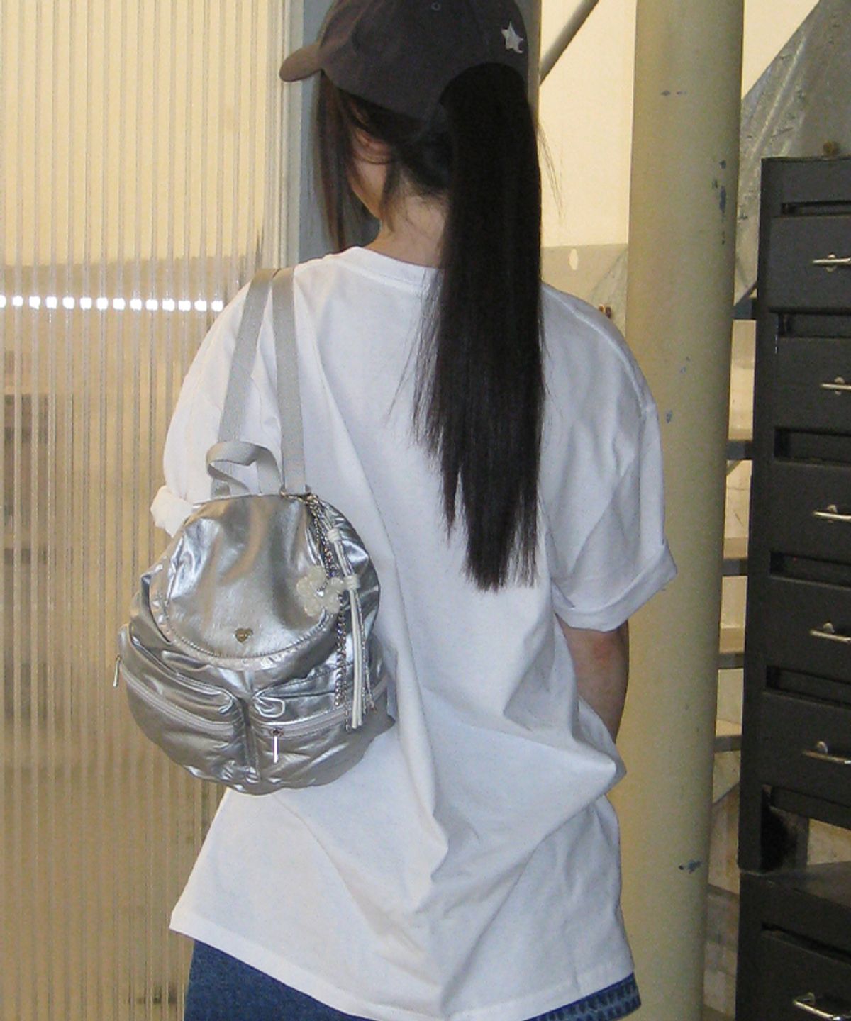 론론(RONRON) RUFFLE POINTED MINI BACKPACK SILVER