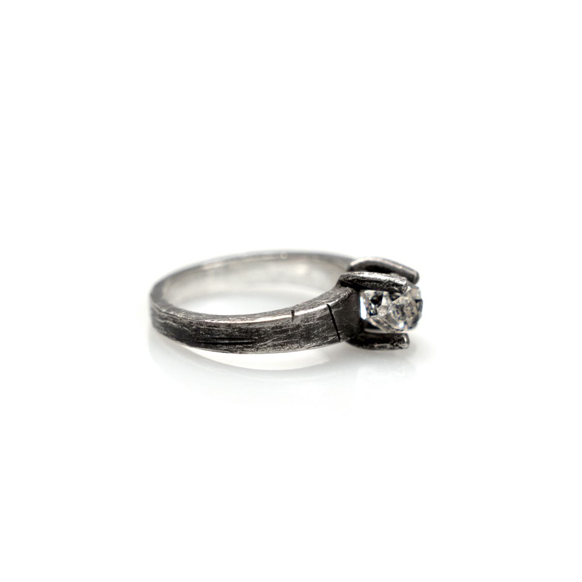어 그라운드 링(AGROUNDRING) Herkimar Diamound Ring