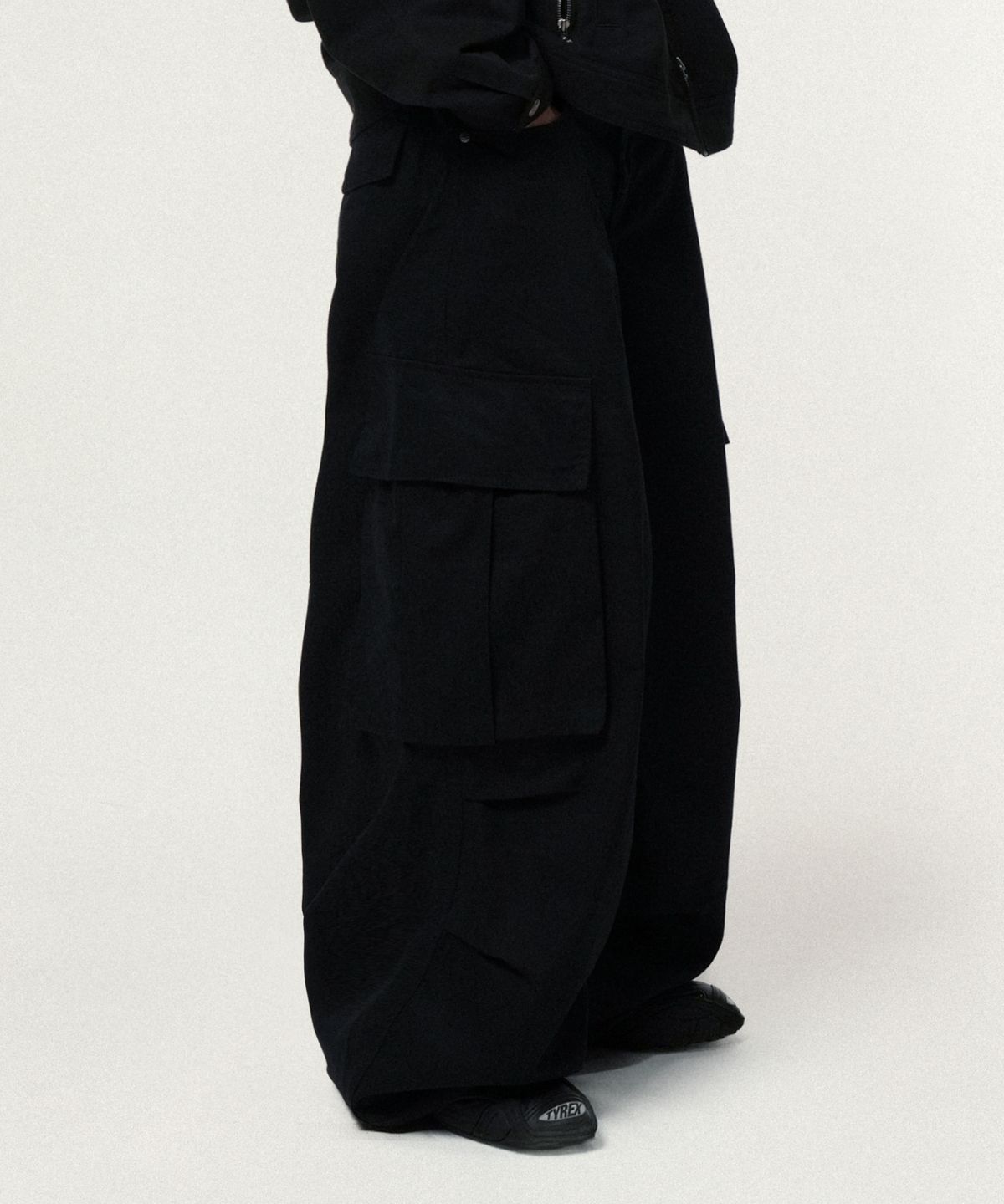 아이돈워너셀(IDWS) Andy Twill Balloon Cargo Pants Navy