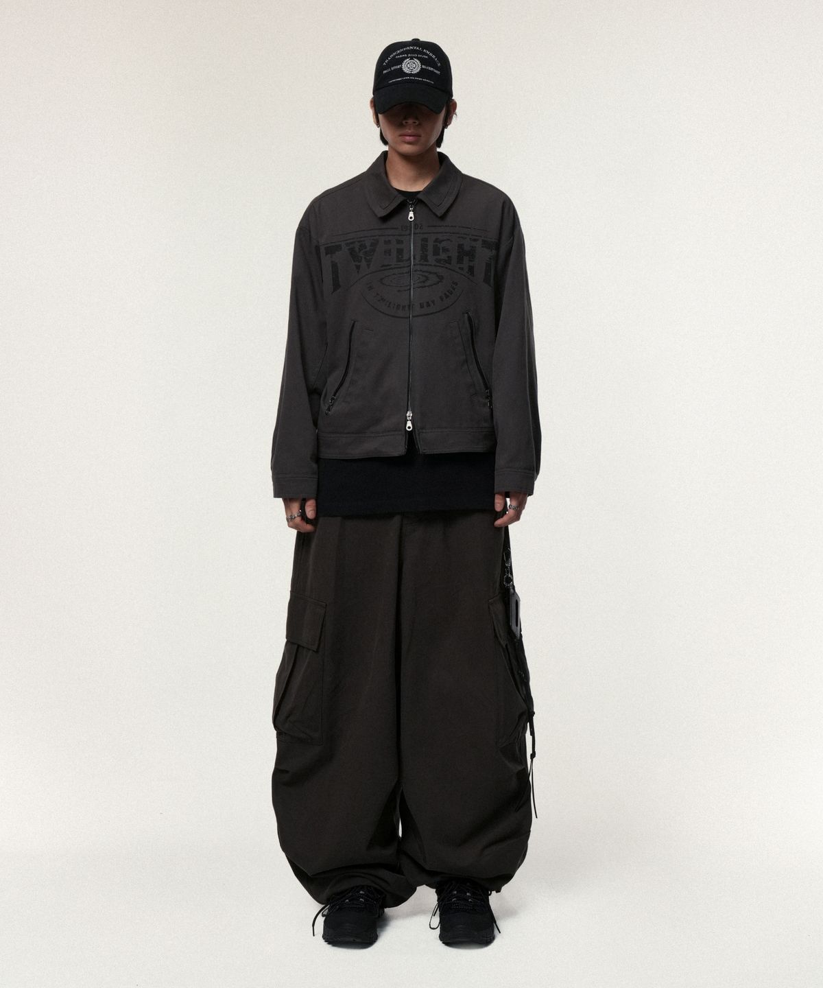 아이돈워너셀(IDWS) Andy Twill Balloon Cargo Pants Charcoal