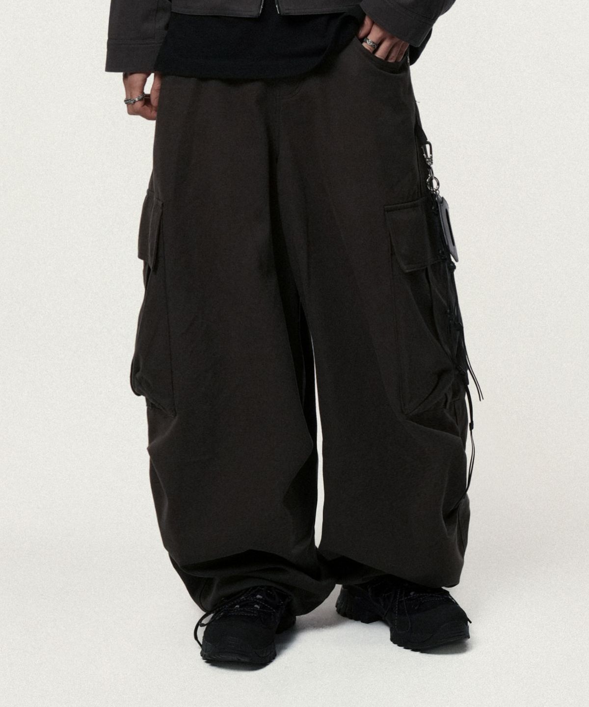 아이돈워너셀(IDWS) Andy Twill Balloon Cargo Pants Charcoal