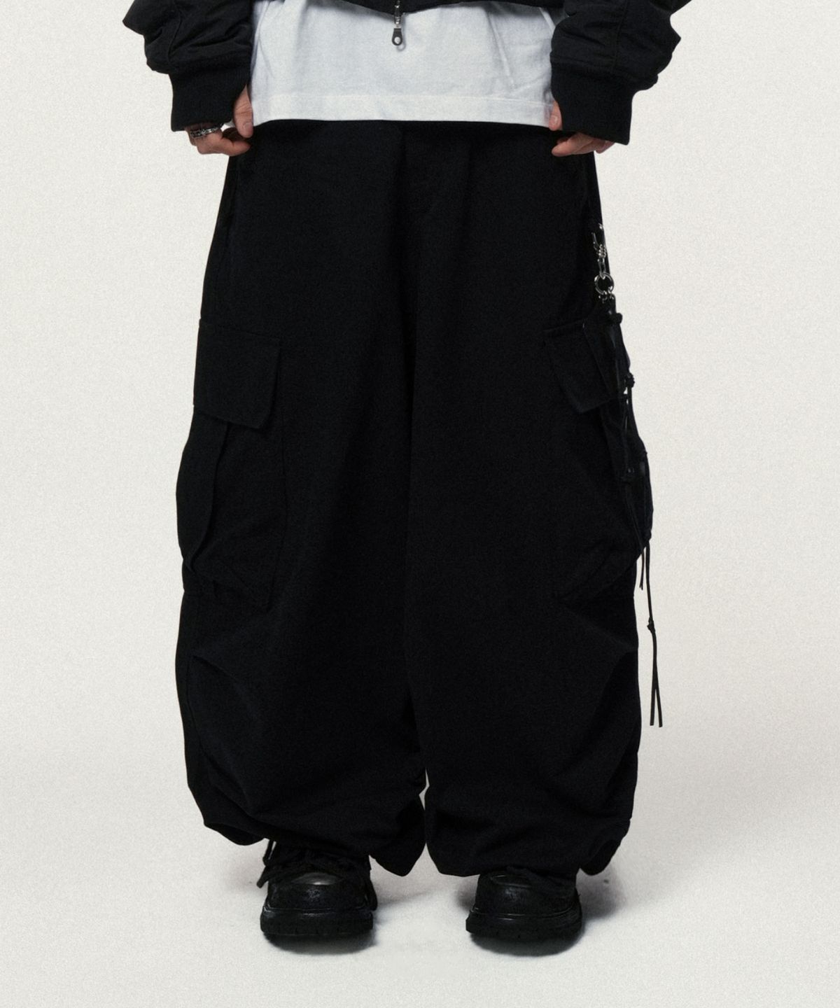아이돈워너셀(IDWS) Andy Twill Balloon Cargo Pants Black