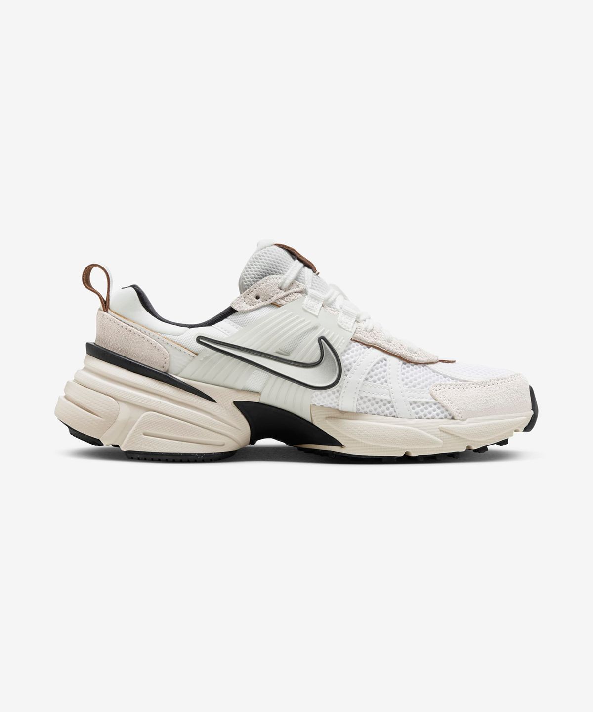 나이키(NIKE) V2K 런 W - 서밋 화이트:크롬:화이트:라이브 오어우드 본:샌드드리프트:블랙 / FN6703-100