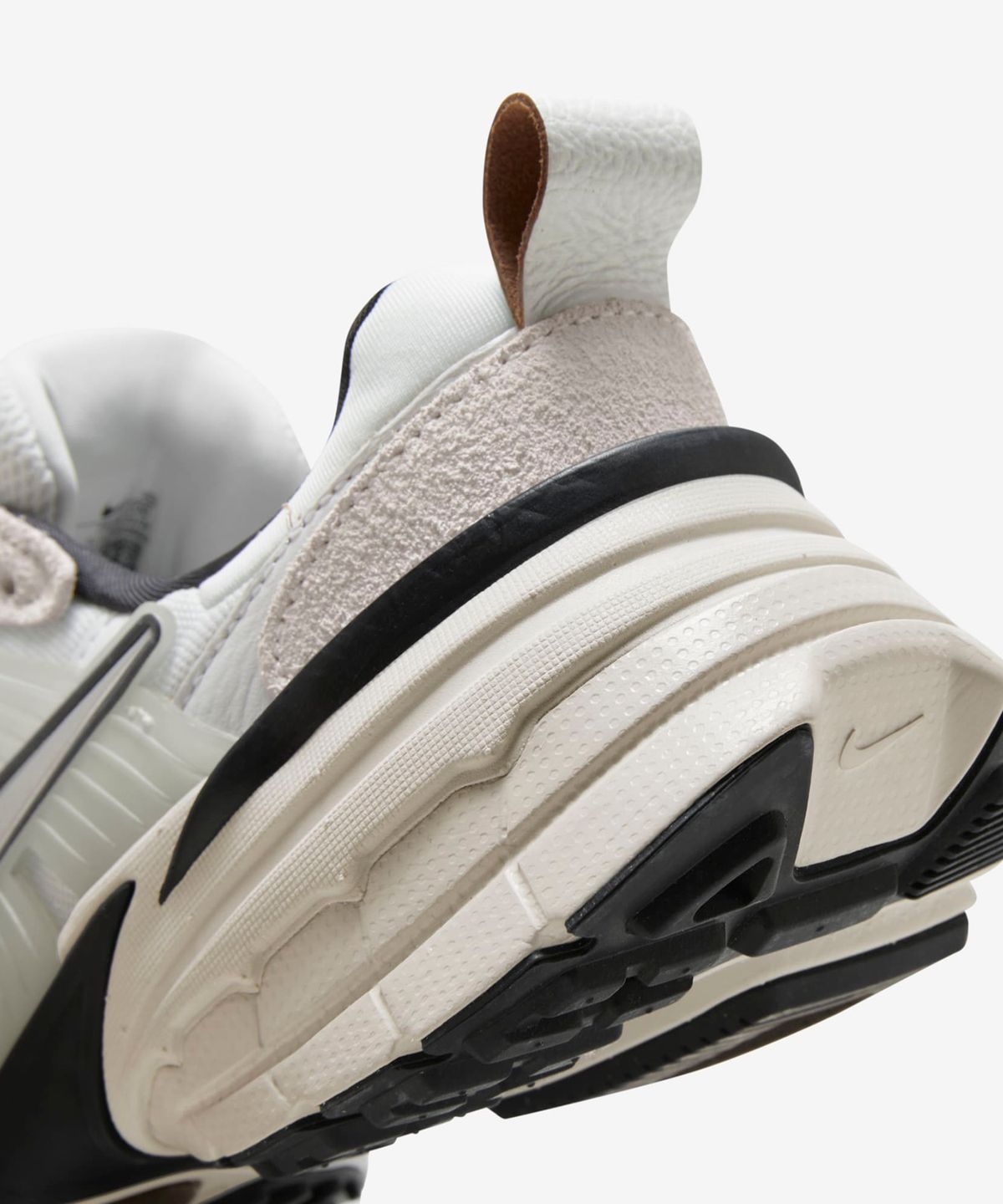 나이키(NIKE) V2K 런 W - 서밋 화이트:크롬:화이트:라이브 오어우드 본:샌드드리프트:블랙 / FN6703-100