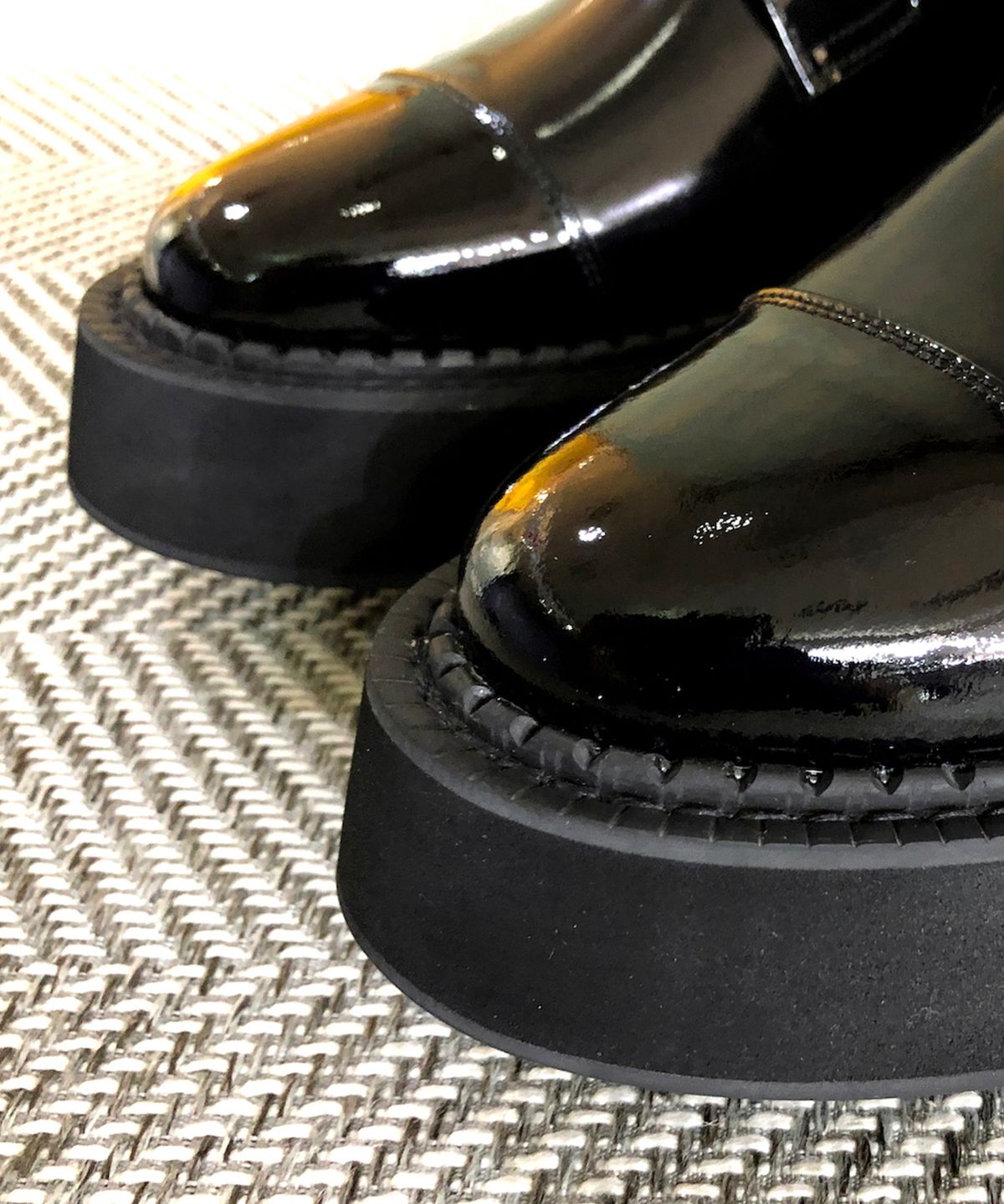 조앤슈(JOENSHOE) 버그너 유팁 오버솔 워커 블랙