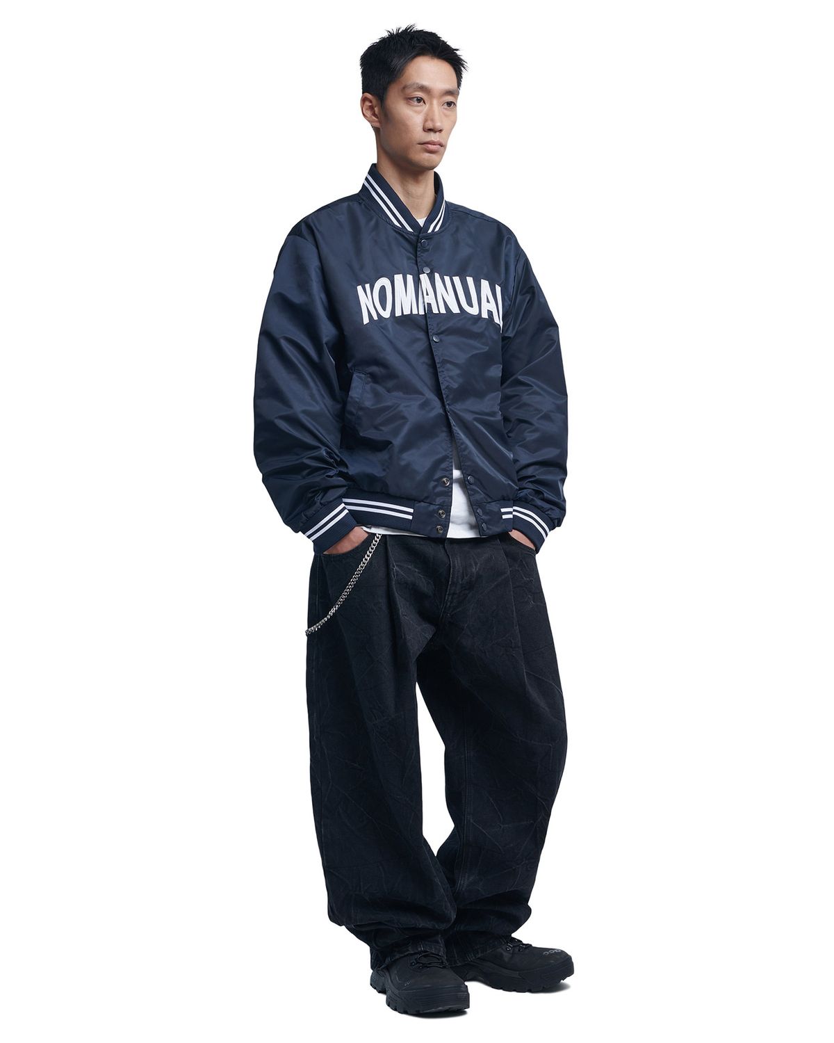 노매뉴얼(NOMANUAL) ARCH LOGO VARSITY JACKET - NAVY