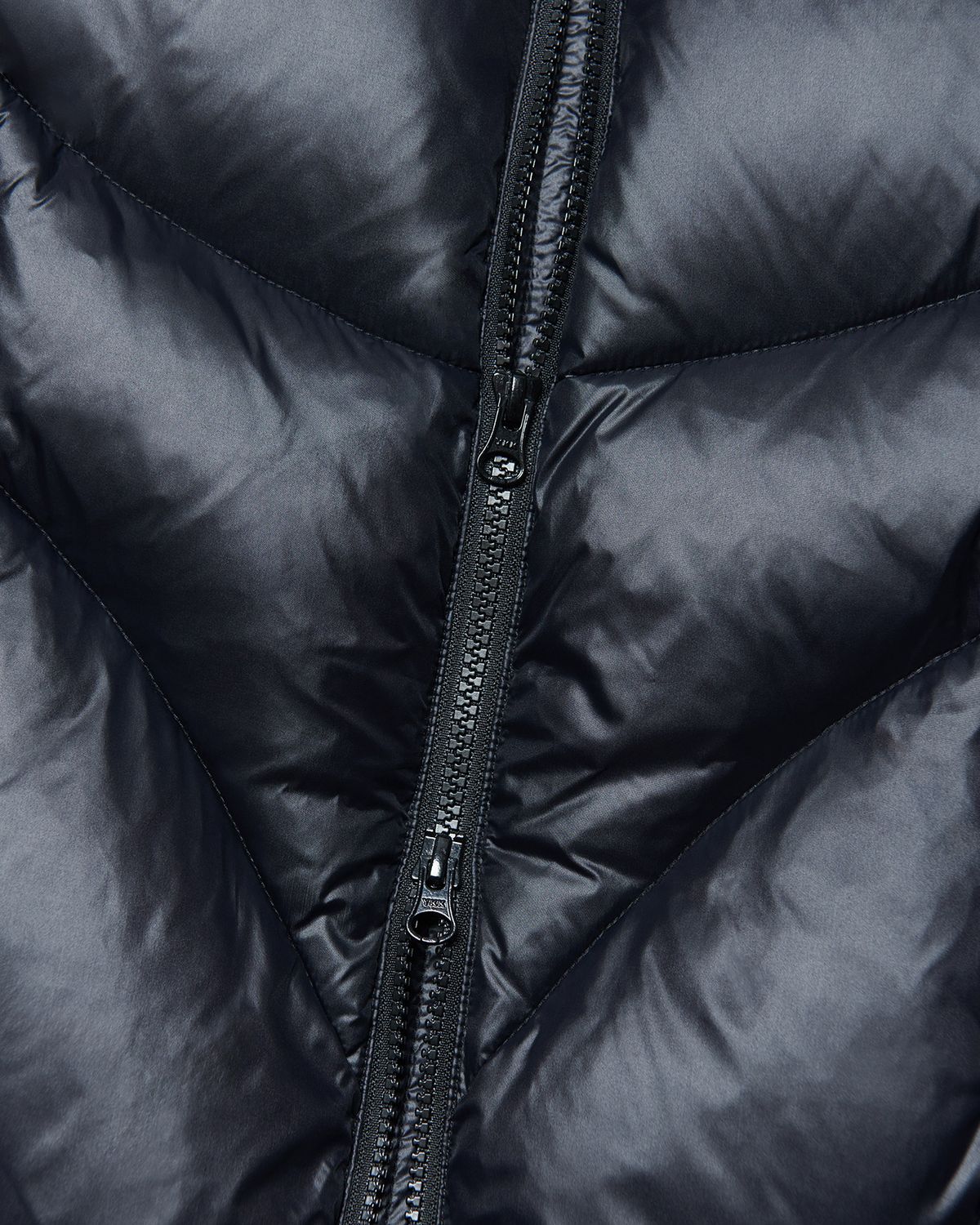노매뉴얼(NOMANUAL) PARABOLA DUCK DOWN VEST - GLOSSY BLACK