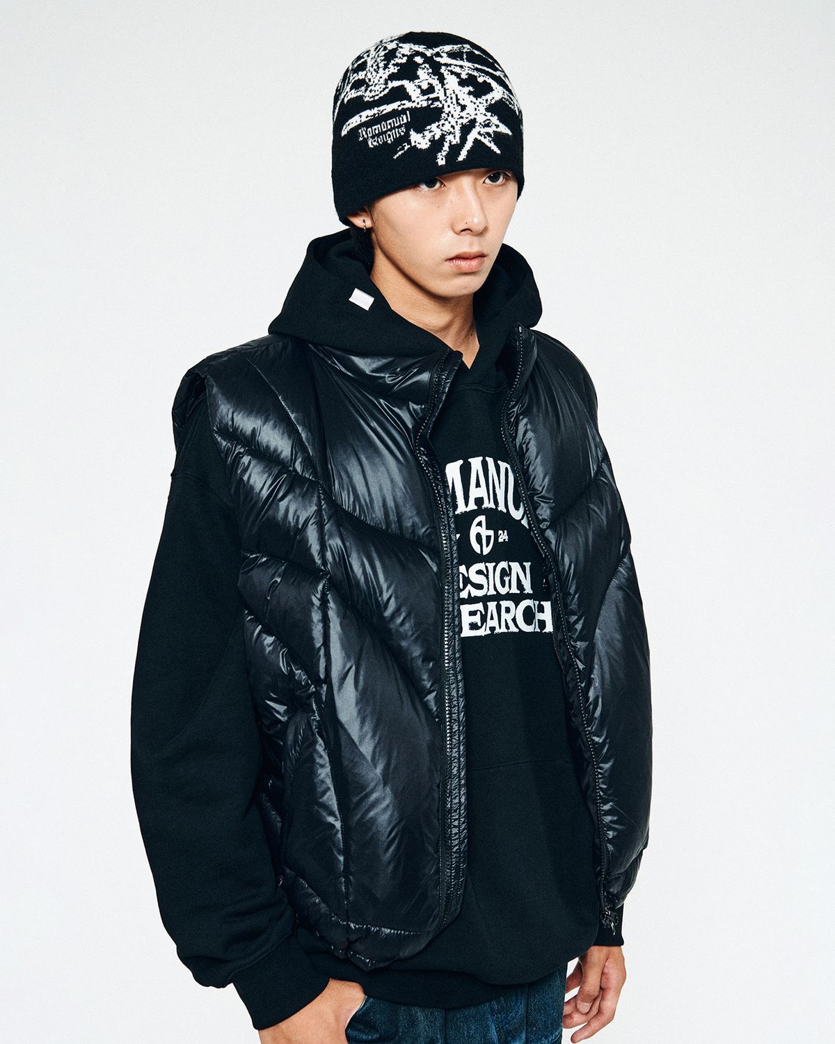 노매뉴얼(NOMANUAL) PARABOLA DUCK DOWN VEST - GLOSSY BLACK