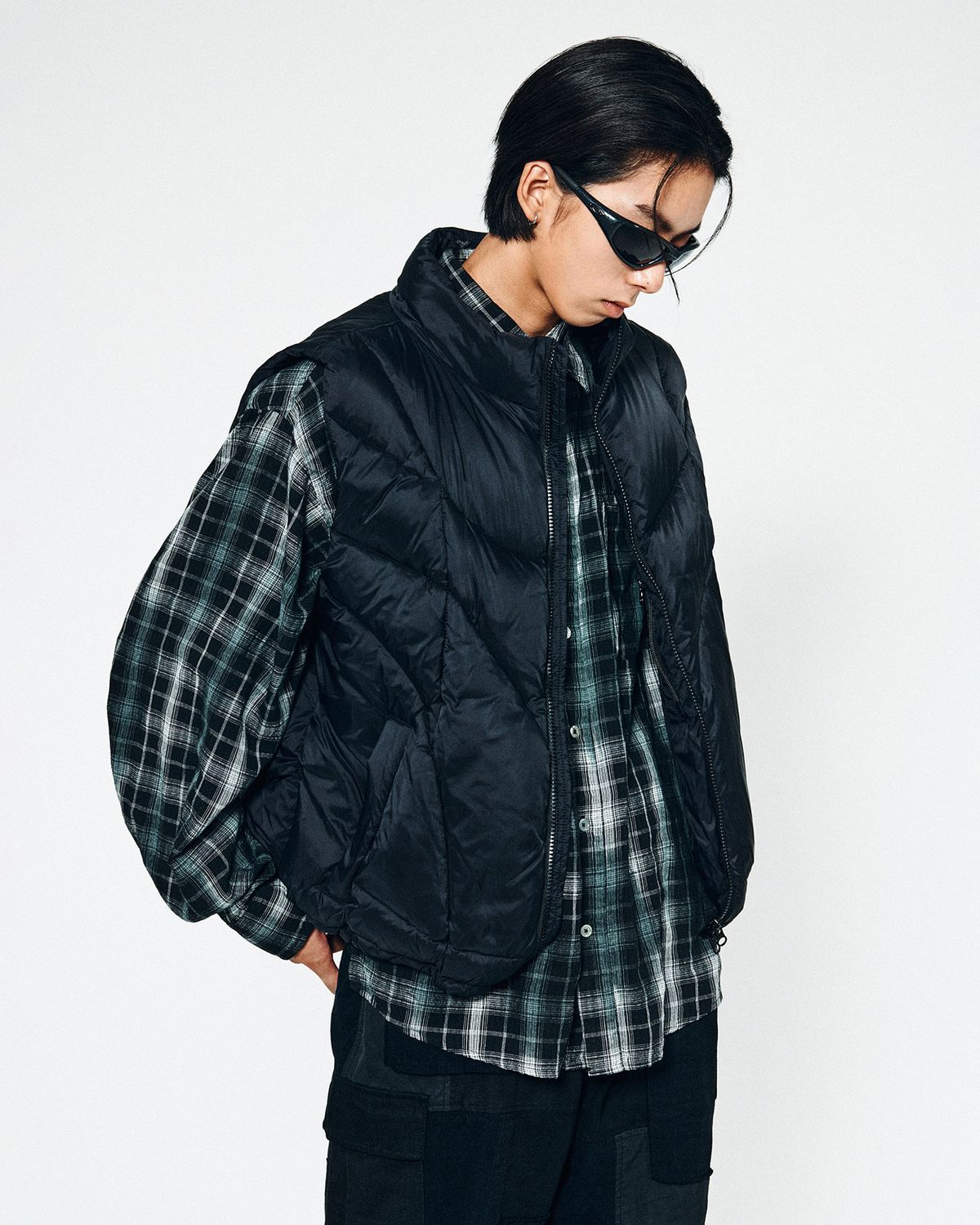 노매뉴얼(NOMANUAL) PARABOLA DUCK DOWN VEST - BLACK