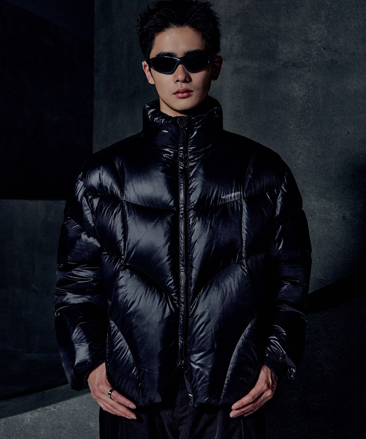 노매뉴얼(NOMANUAL) AELLA DUCK DOWN - GLOSSY BLACK