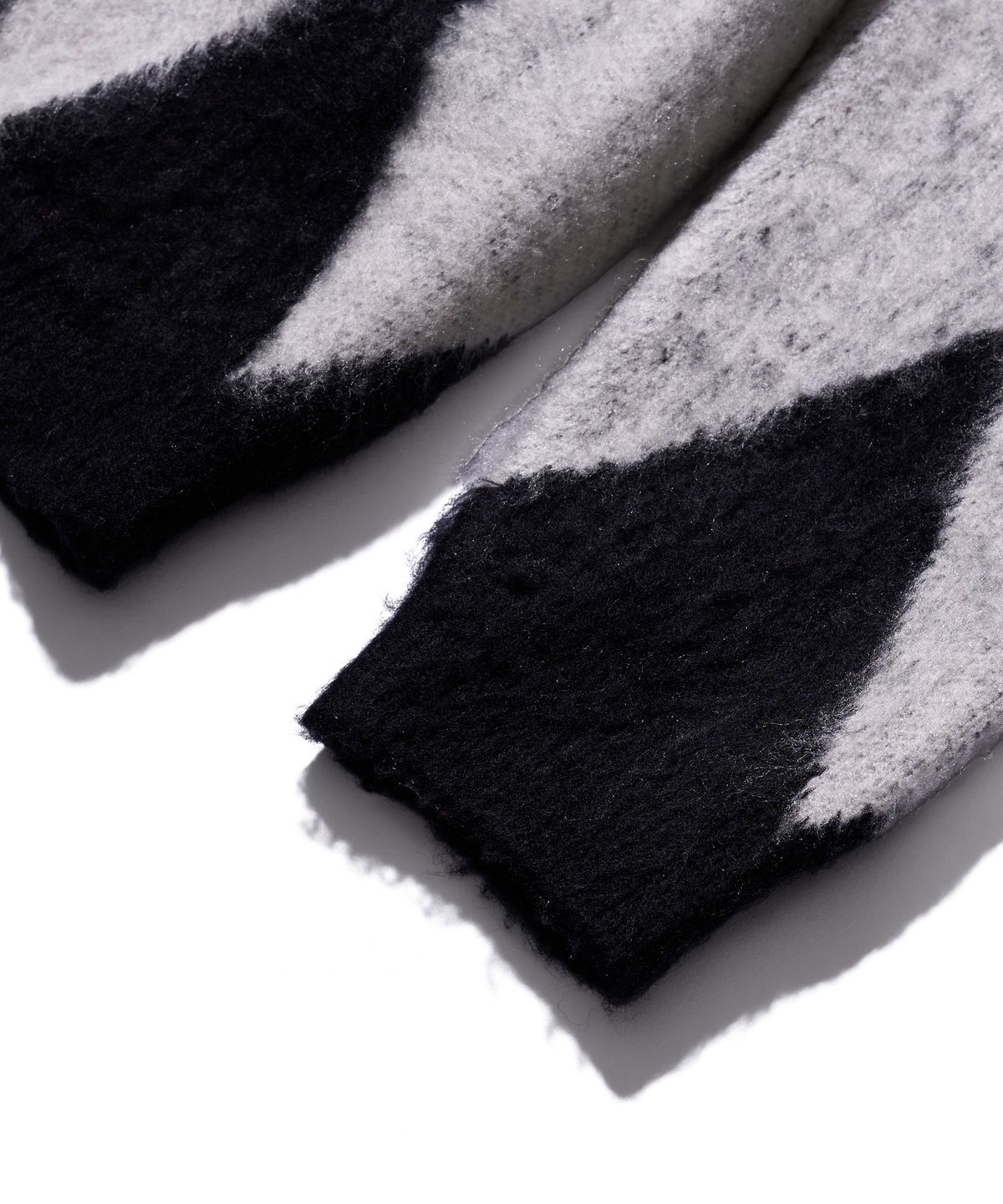 에이카(AECA) ARGYLLE DOODLE CARDIGAN-BLACK