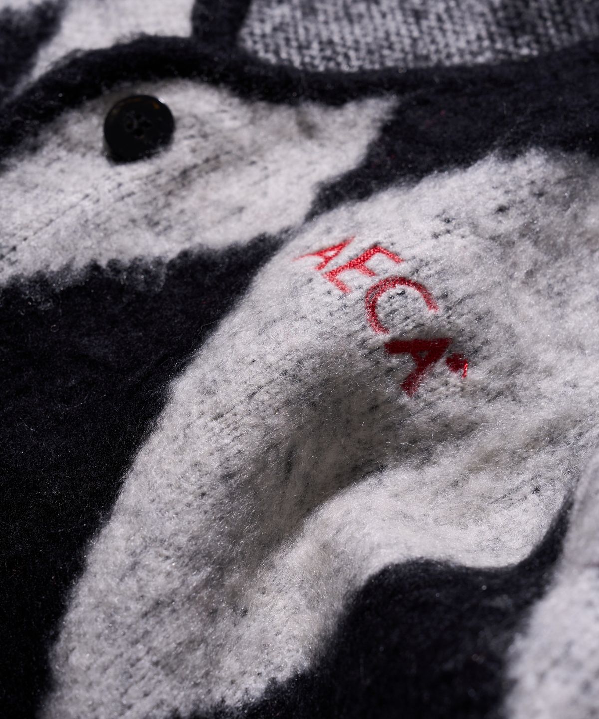 에이카(AECA) ARGYLLE DOODLE CARDIGAN-BLACK